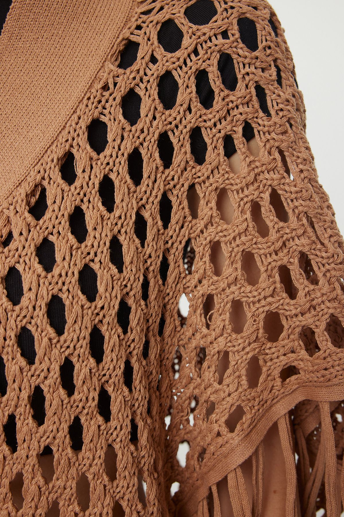 Trendyol Collection-Ażurowy kardigan z dzianiny w kolorze camelowym - z frędzlami i perforacją Twoaw25Hi00329 4