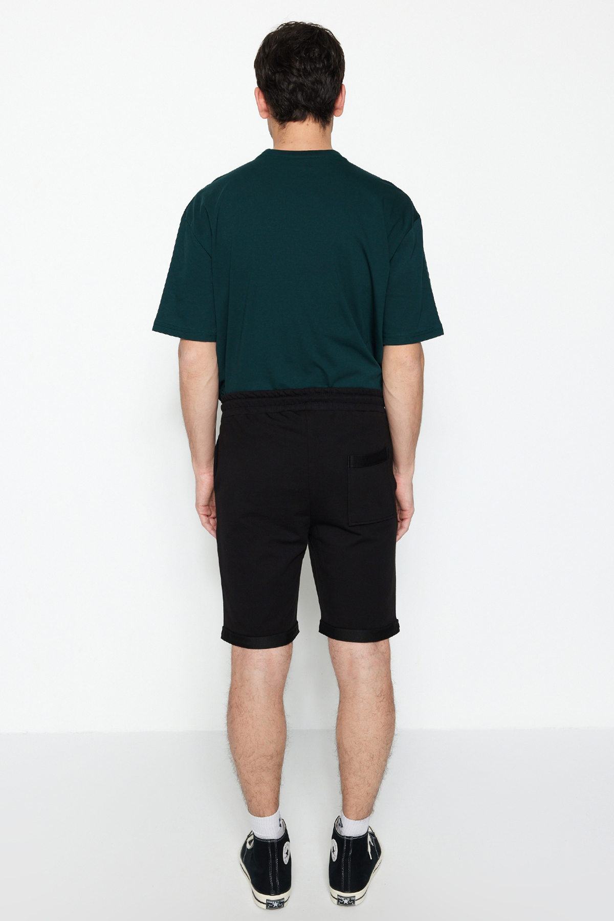 Trendyolmilla  Siyah Regular/Normal Kesim Orta Boy Lastik Belli Bağcıklı Duble Paça Şort TMNSS21SR0046 - Görsel 12