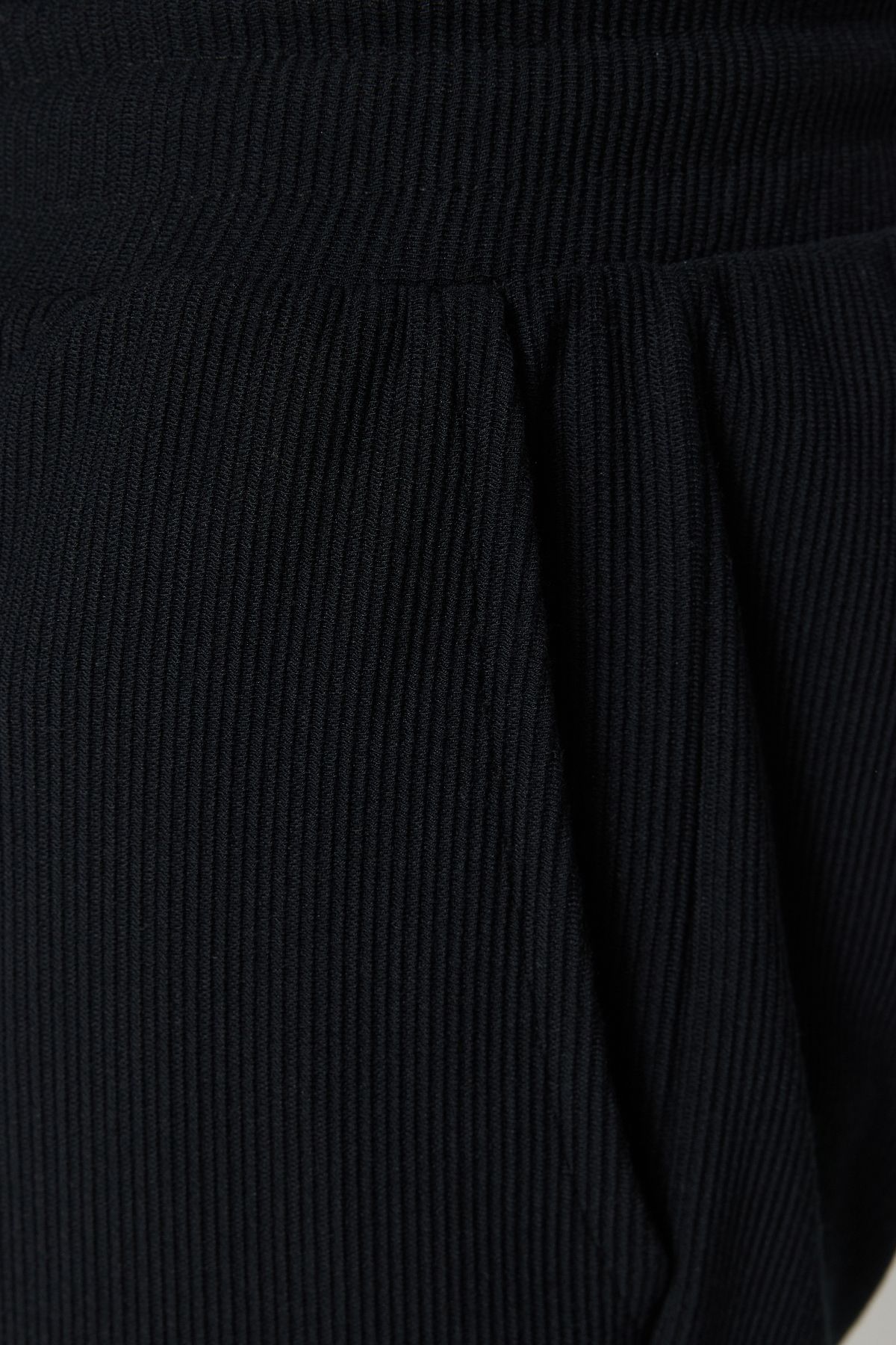 Trendyol Collection-Schwarze Ottoman-Shorts mit normalem Schnitt, knitterfrei, zum Schnüren, mittlere Größe TMNSS23SR00039 6