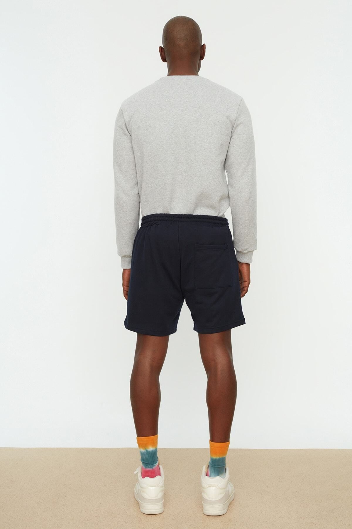 Trendyol Collection-Marineblaue kurze PU-Shorts – normale Passform, Gummibund, Schnürung TMNSS22SR0403 14