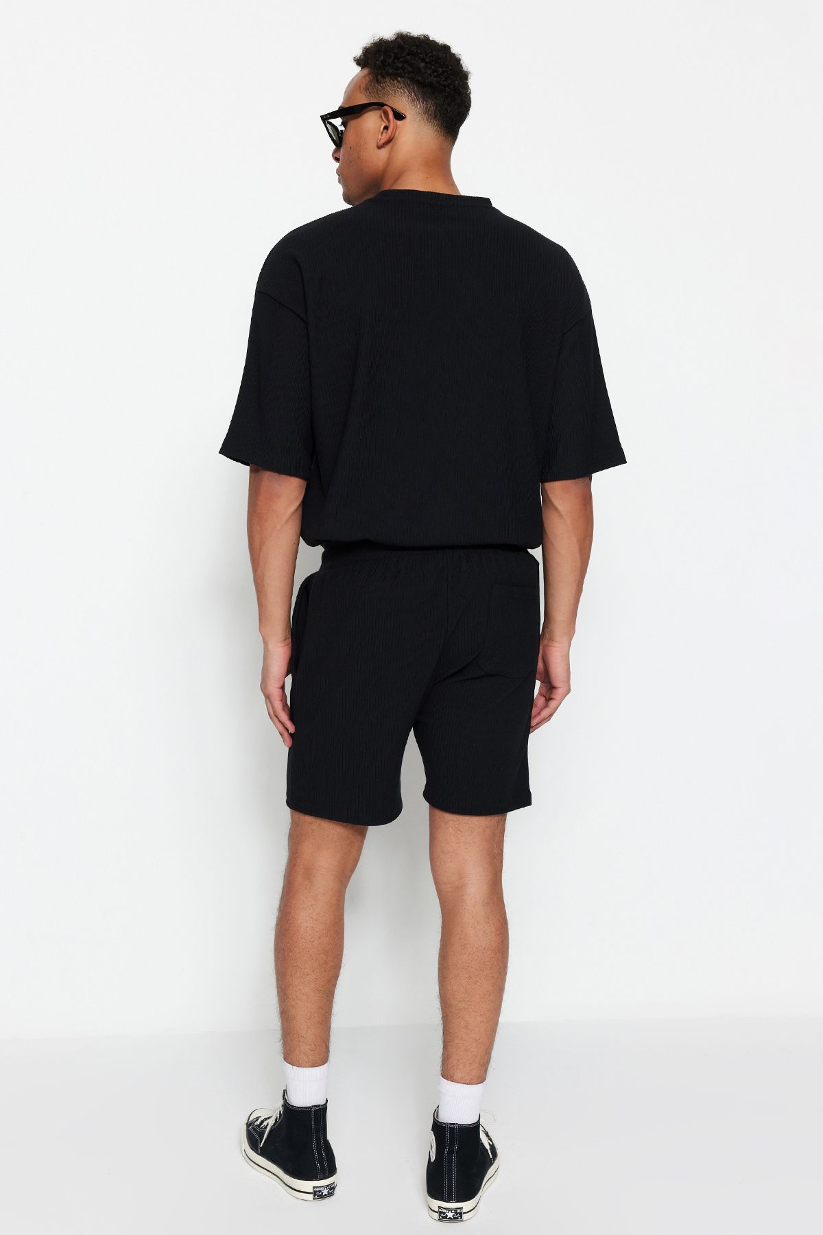 Trendyol Collection-Schwarze Ottoman-Shorts mit normalem Schnitt, knitterfrei, zum Schnüren, mittlere Größe TMNSS23SR00039 7