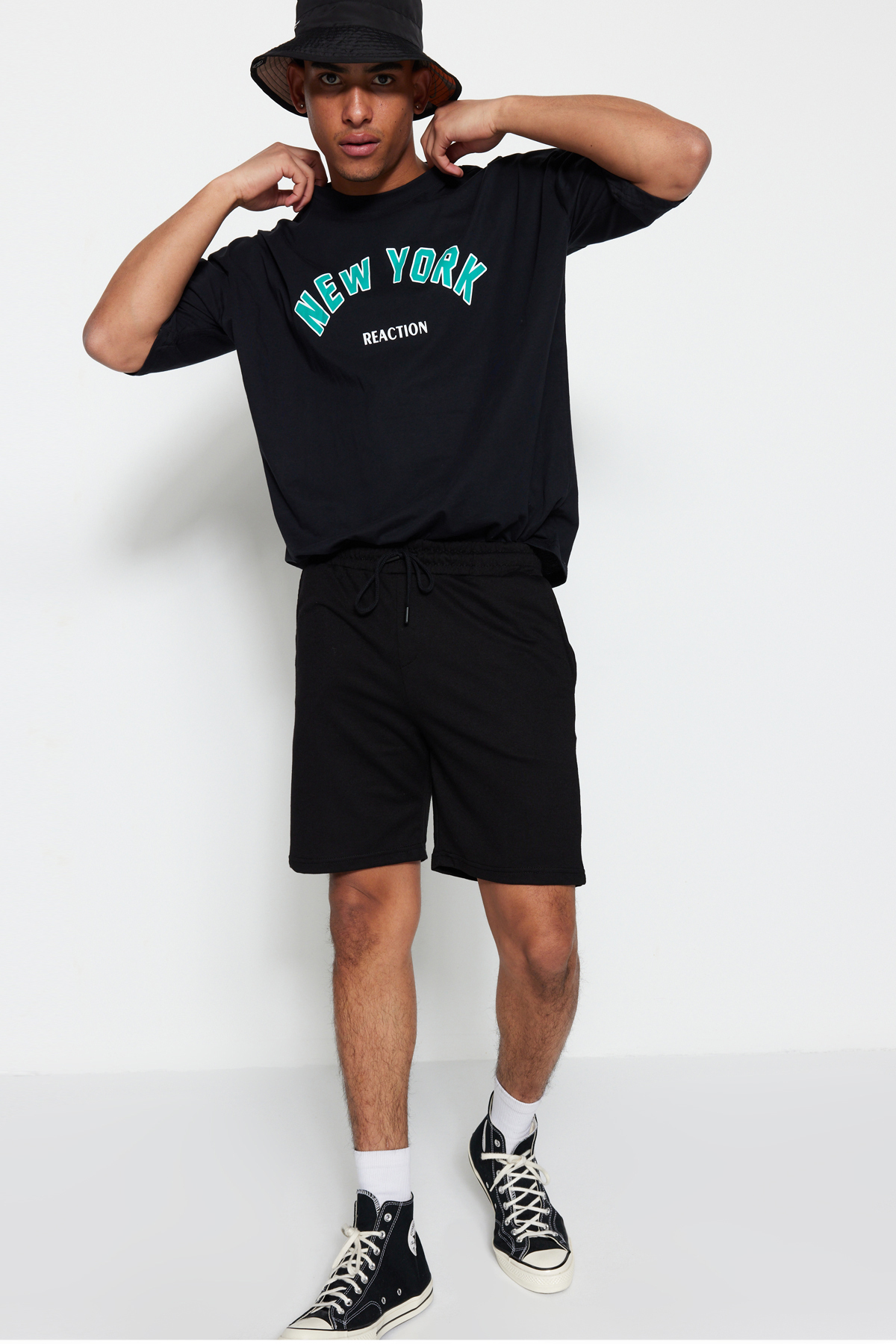 Trendyolmilla  2'li Paket Siyah Regular/Normal Kesim Şort & Bermuda TMNSS21SR0095 - Görsel 4