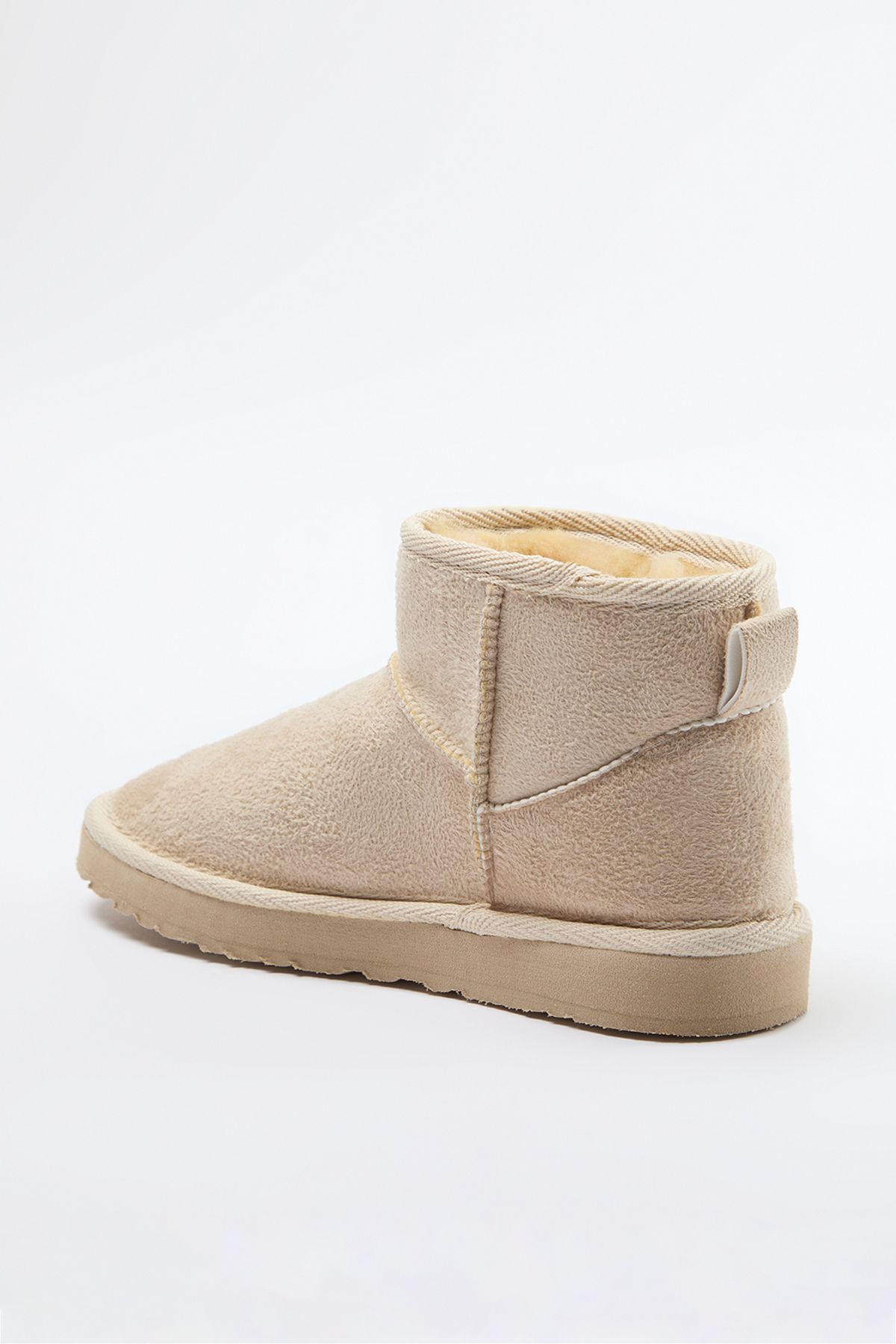 TRENDYOL SHOES-Beigefarbene Damenstiefel mit Fellinnenseite, runder Zehenpartie und flachem Flatform-Absatz TAKAW25BO00029 4