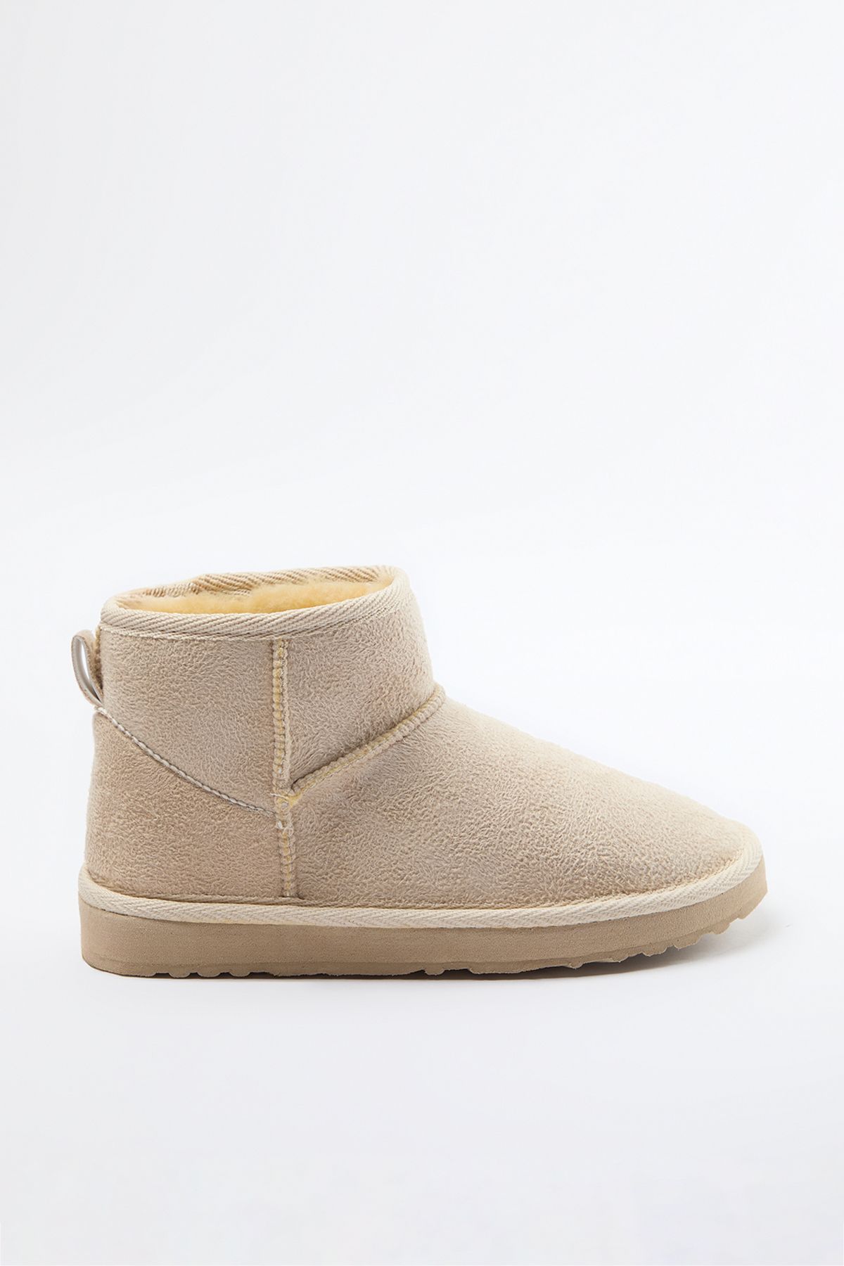TRENDYOL SHOES-Beigefarbene Damenstiefel mit Fellinnenseite, runder Zehenpartie und flachem Flatform-Absatz TAKAW25BO00029 3