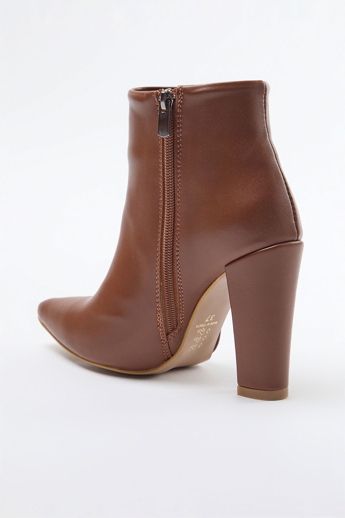 TRENDYOL SHOES-حذاء نسائي ذو كعب سميك ومقدمة مدببة باللون البني مع تفاصيل سحاب TAKAW25BO00006 3