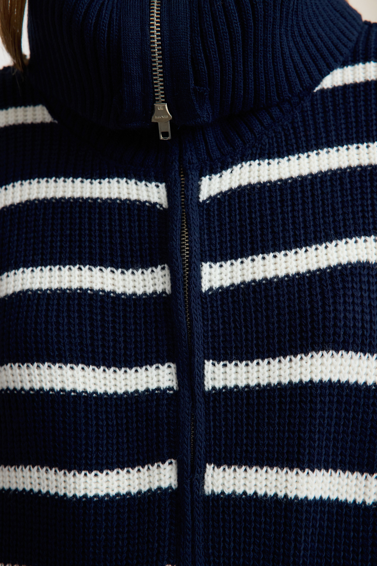 Trendyolmilla  Lacivert*001 Çizgili Geniş Kalıp Devrik Yaka Fermuarlı Triko Hırka TWOAW24HI00072 - Görsel 4