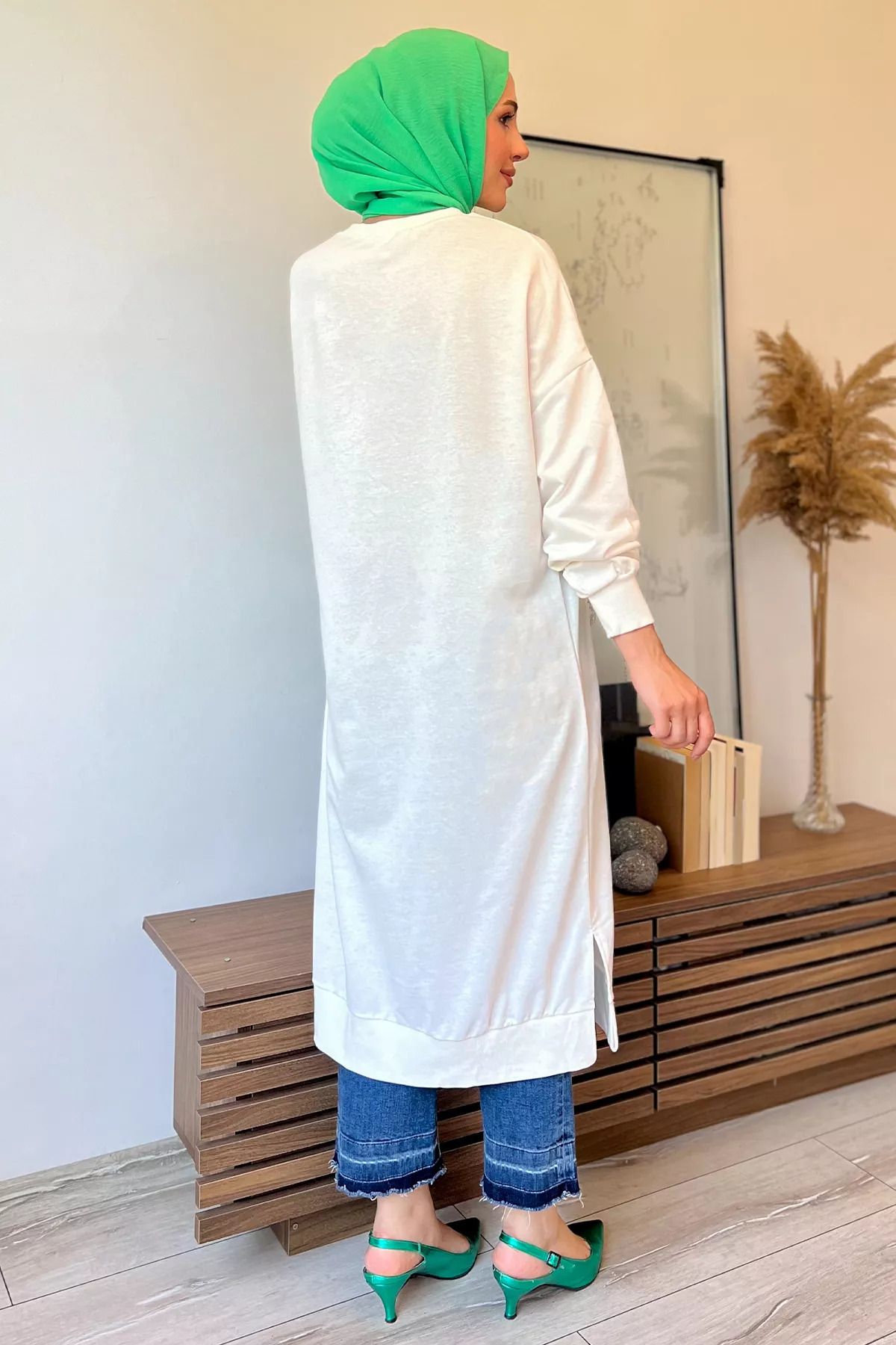 jldkids-Crew Neck White Hijab Tunic with Side Slits 8