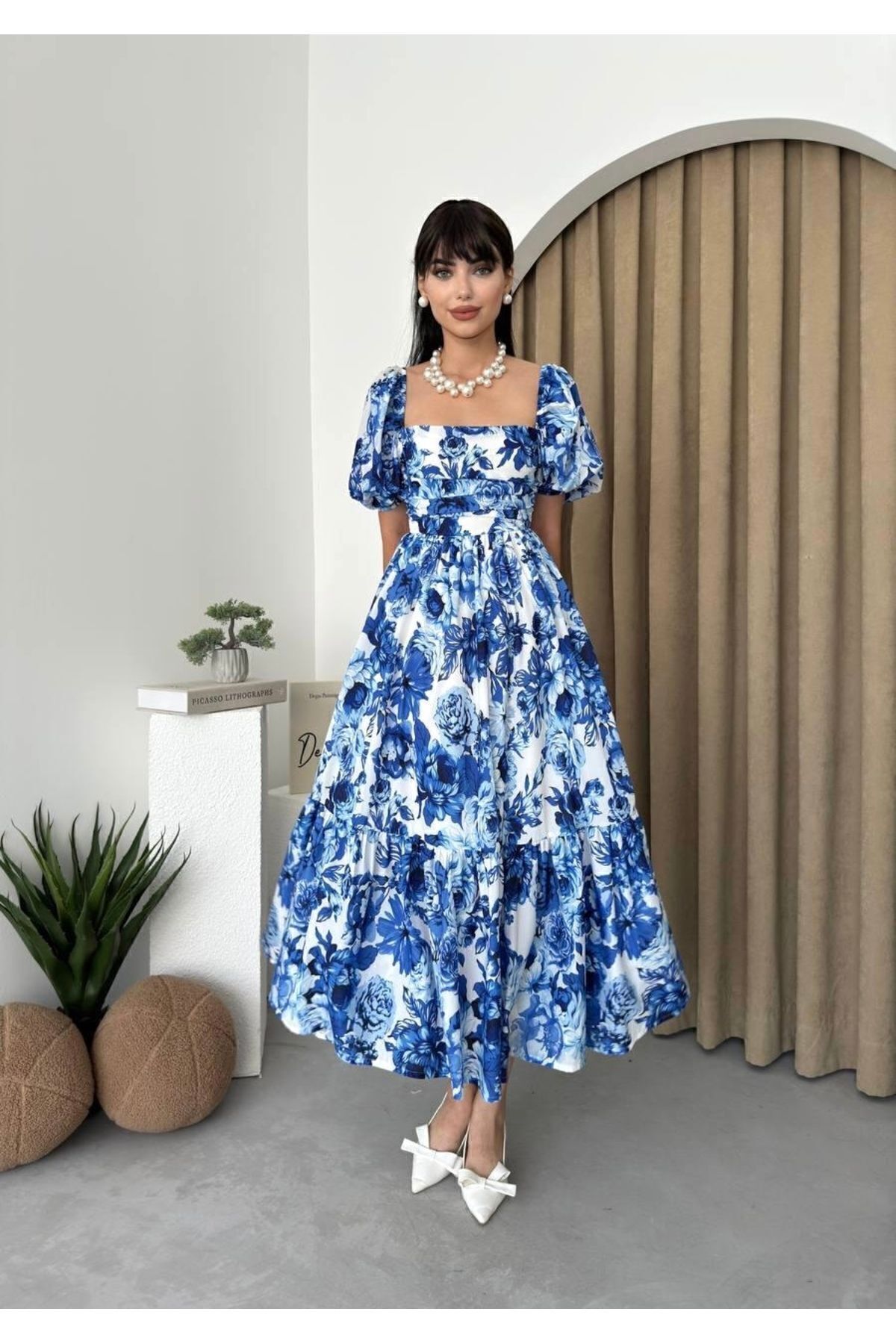 Afiş Butik Blue floral midi dress with white balloon sleeve draped