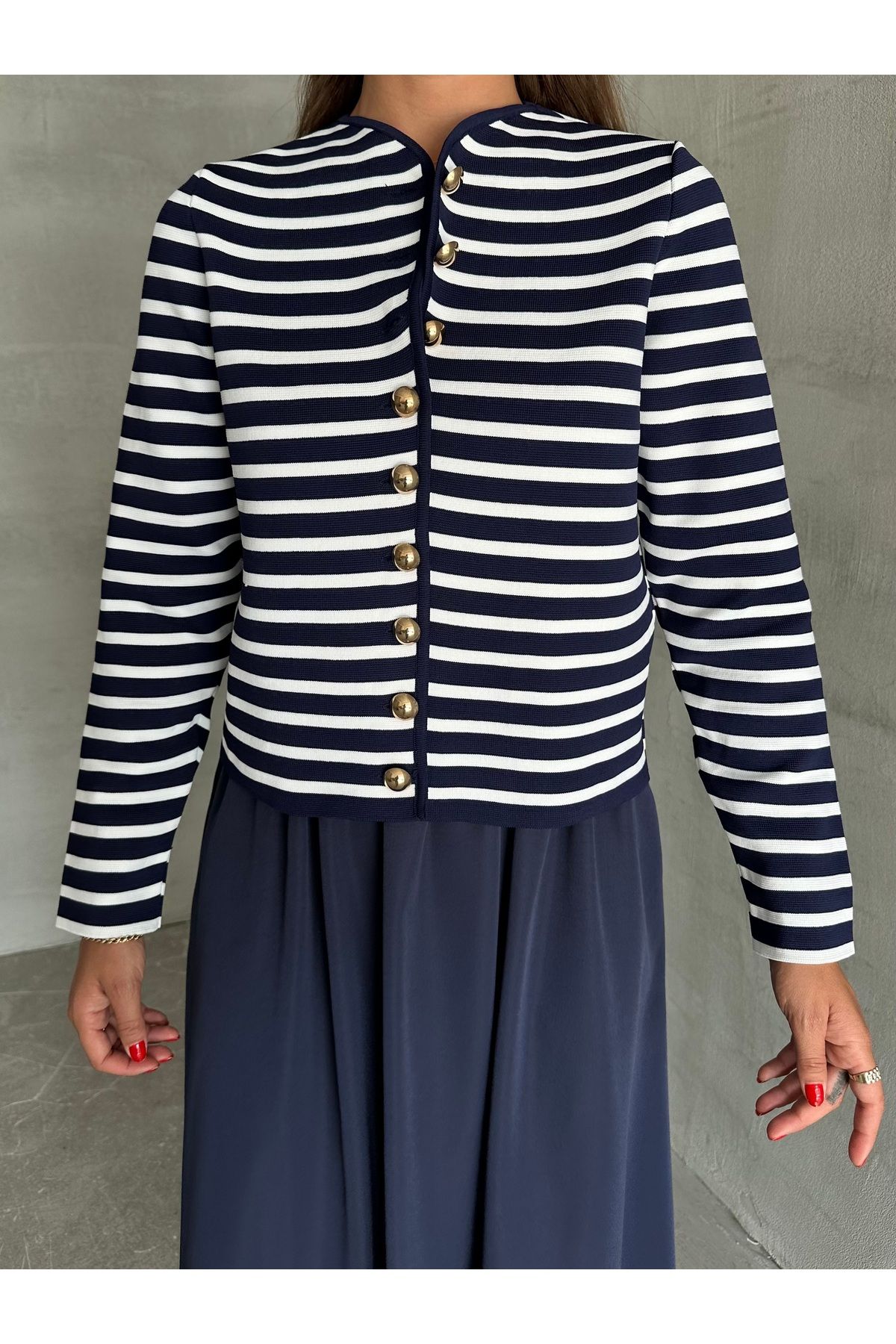 Laluvia-Cardigan cu nasturi aurii, albastru bleumarin-ecru, fără guler, cu model-4366 1