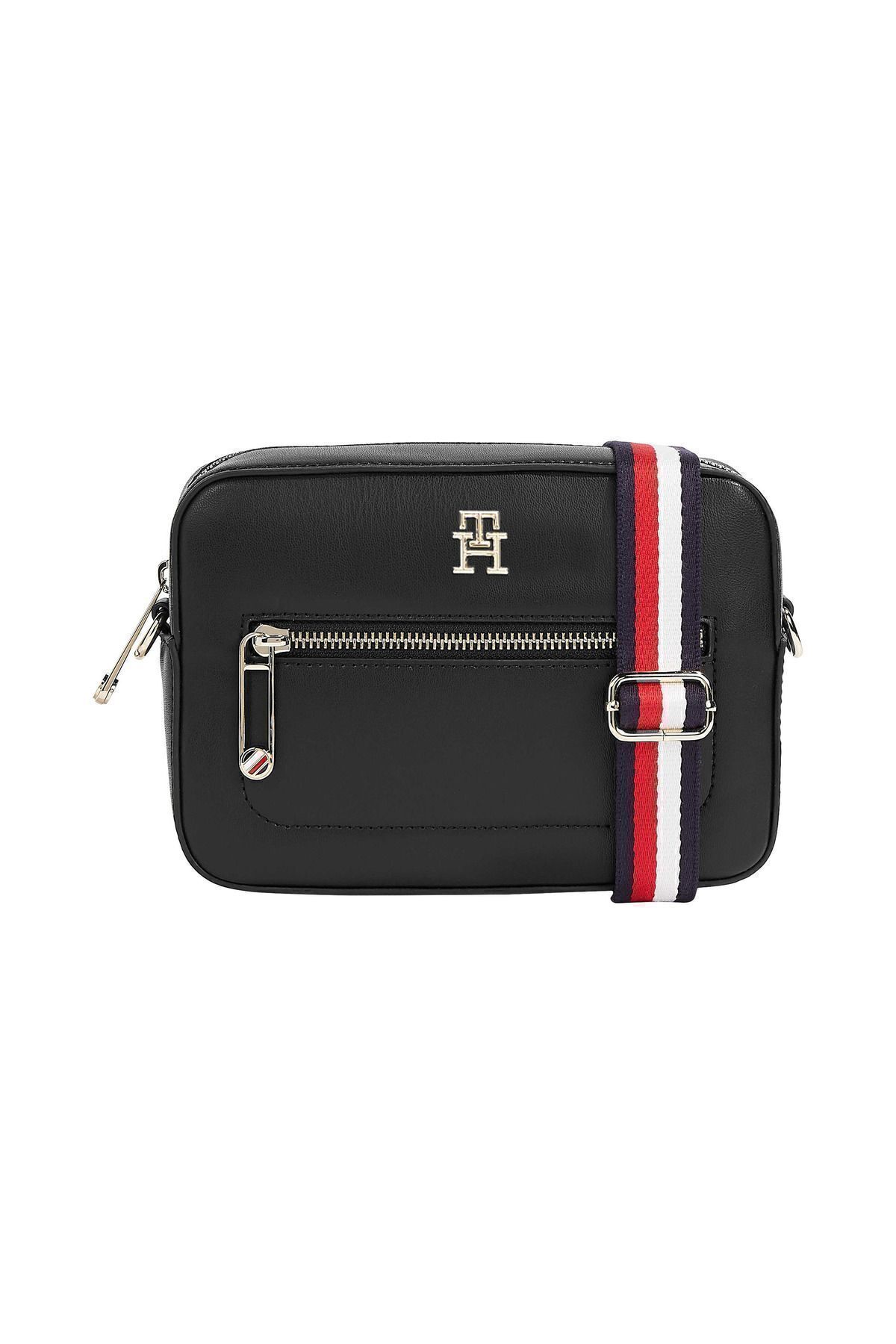 Crossbody hilfiger discount