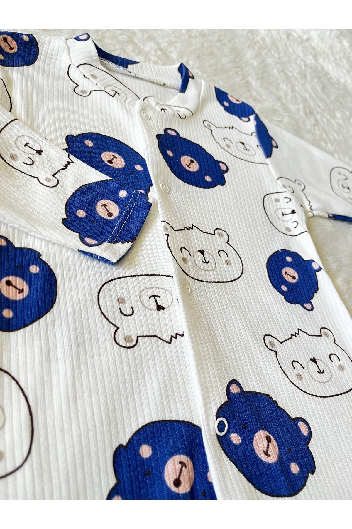 anne dokunuşu gibi KUZUM BEBE Mavi Ayıcık Figürlü Fitilli Kumaş Erkek Bebek Pamuk Kumaş Çıtçıtlı Tulum fotoğrafı 2 (önizleme)