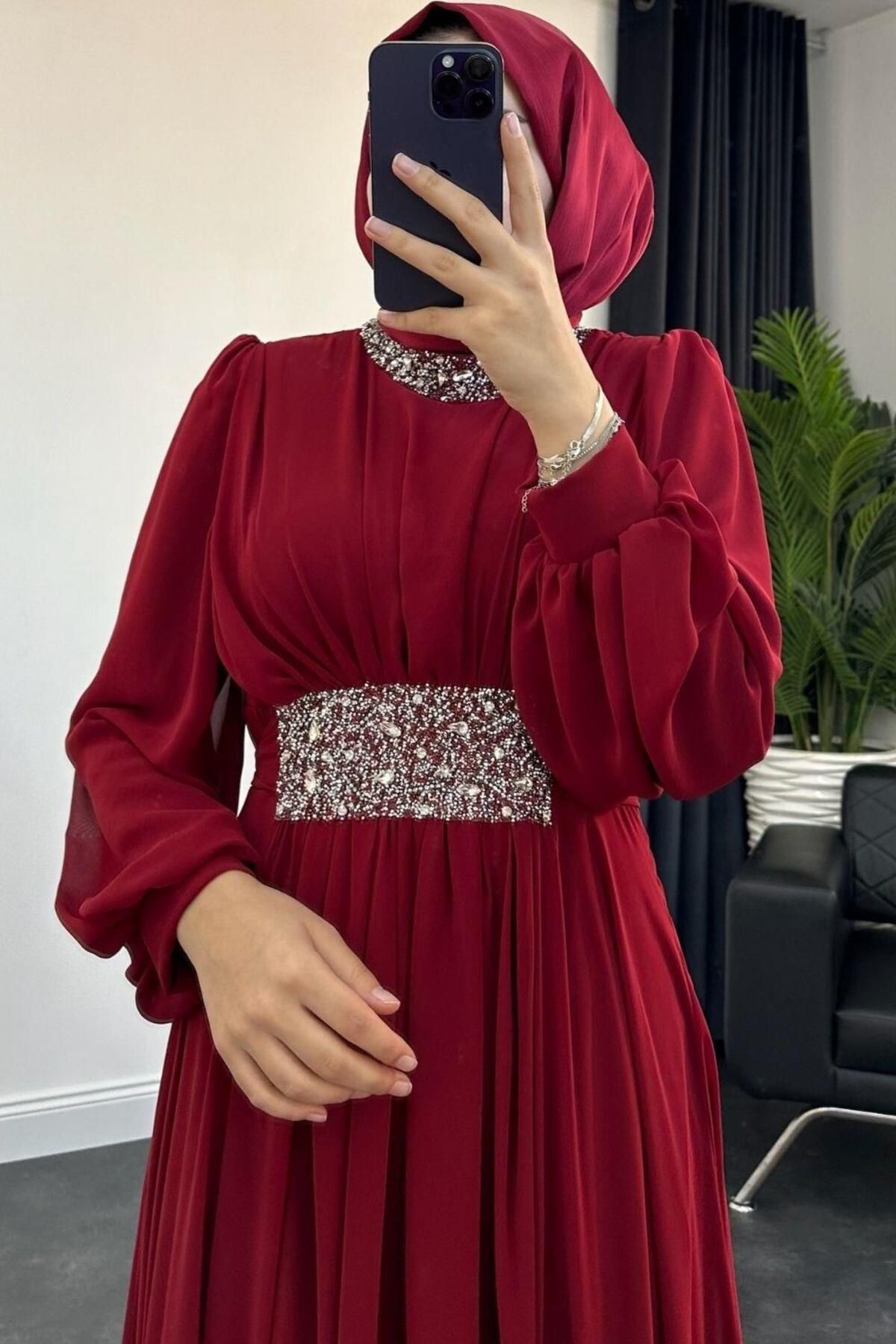 لباس شب پوشیده قرمز زنانه نوعی پارچه ابریشمی بورگوندی MERVEN AKYÜZ