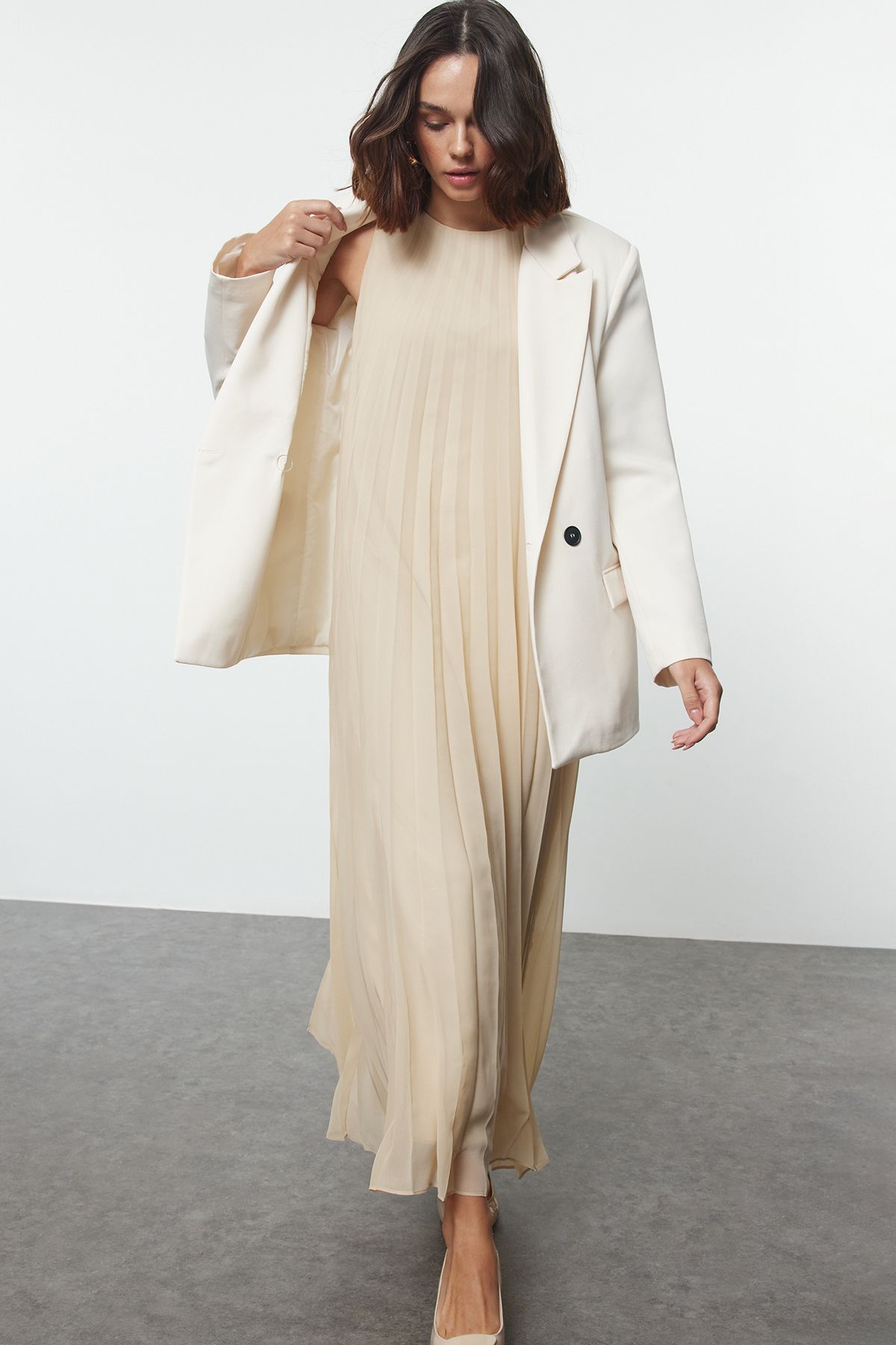 Trendyol Modest Plisowana Beżowa Sukienka Bieliźniana - Kobieta - 38