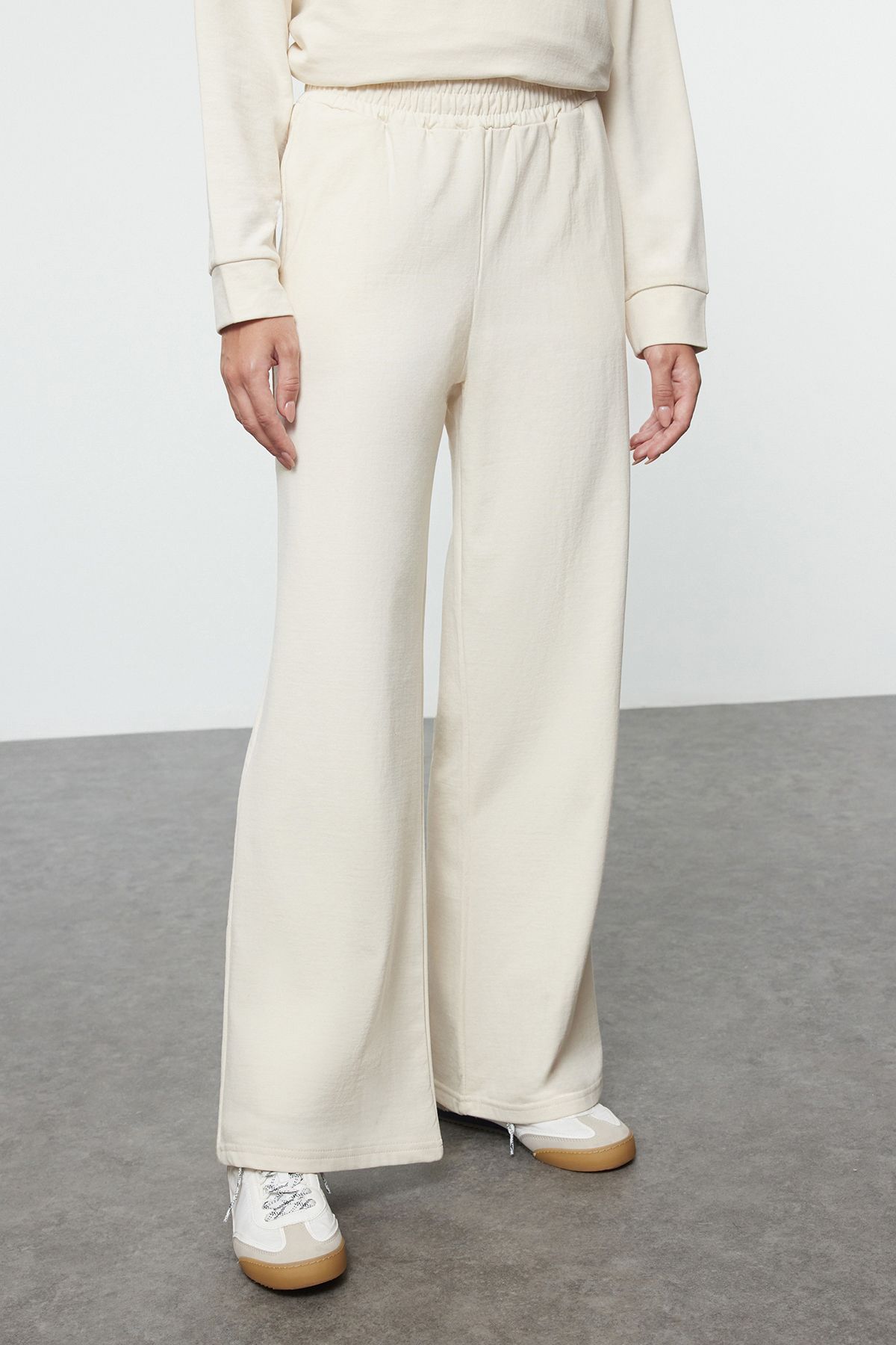 Trendyol Modest-Soft Furry Beige Knitted Tracksuit Set - Slogan Printed Tctaw23En00063 4