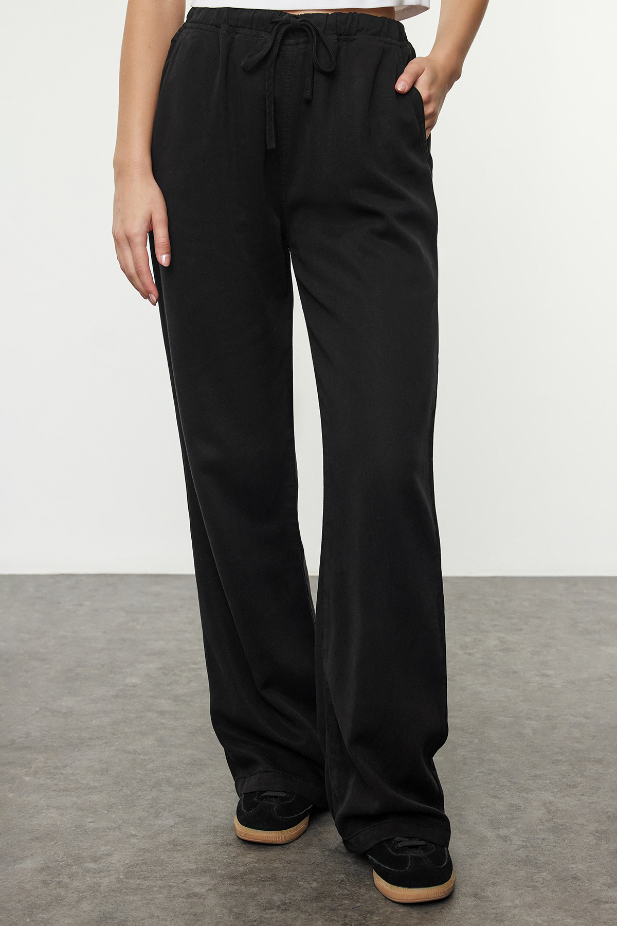 Trendyolmilla  More Sustainable Siyah %100 Tencel™ Beli Lastikli Yüksek Bel Jeans TWOSS24JE00203 - Görsel 8