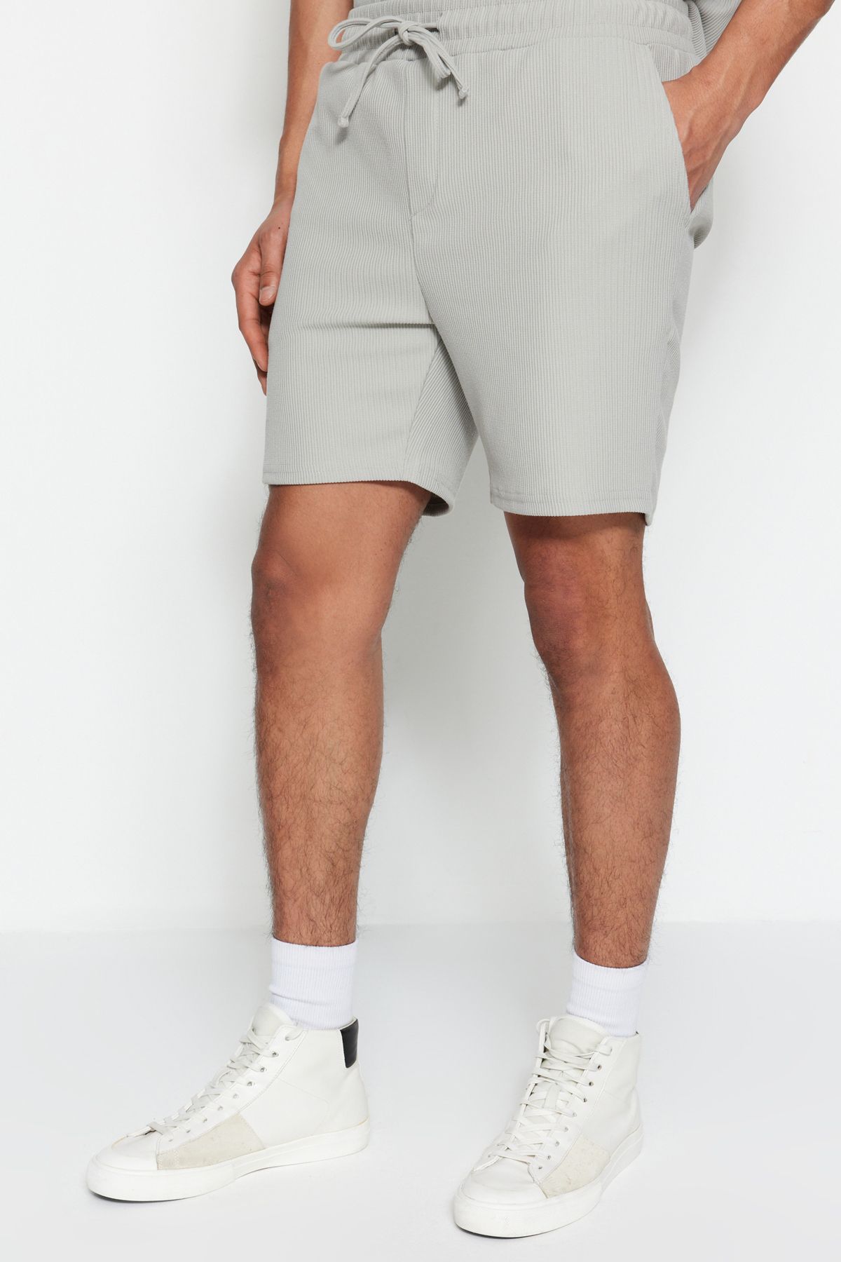 Trendyol Collection-Mittellange, graue, strukturierte Shorts – Kordelzug, normale Passform TMNSS23SR00039 5