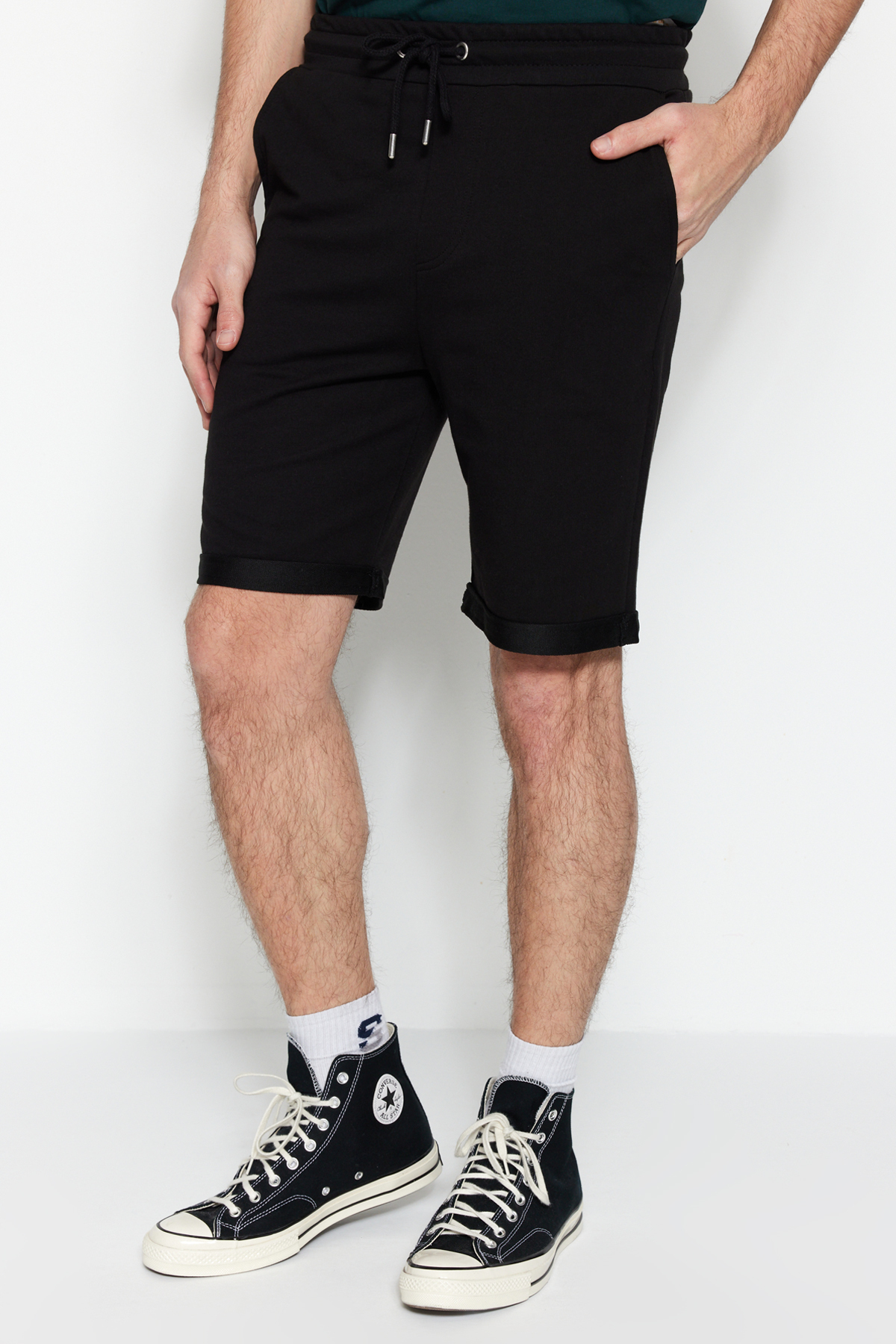 Trendyolmilla  Siyah Regular/Normal Kesim Orta Boy Lastik Belli Bağcıklı Duble Paça Şort TMNSS21SR0046 - Görsel 11