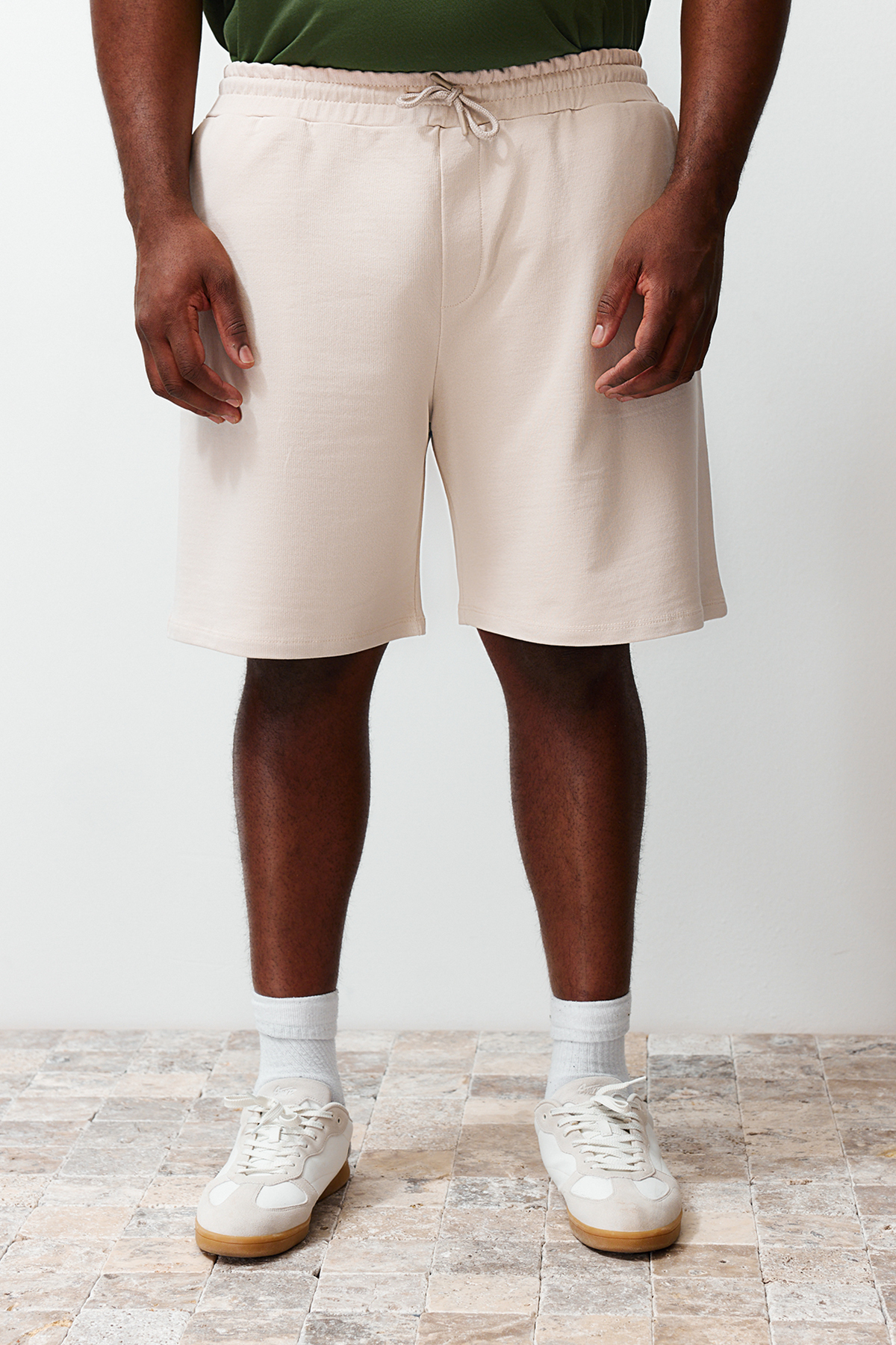 Trendyolmilla  Büyük Beden Taş Regular/Normal Kesim Rahat %100 Pamuklu Basic Şort TMNSS24AP00001 - Görsel 5