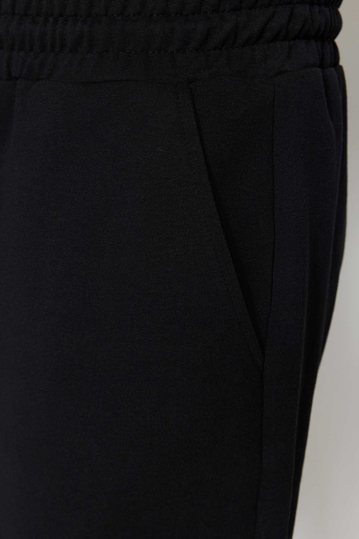 Trendyolmilla  Basic Siyah Oversize/Geniş Kesim Lastik Belli Bağcıklı Şort TMNSS22SR0257 - Görsel 11