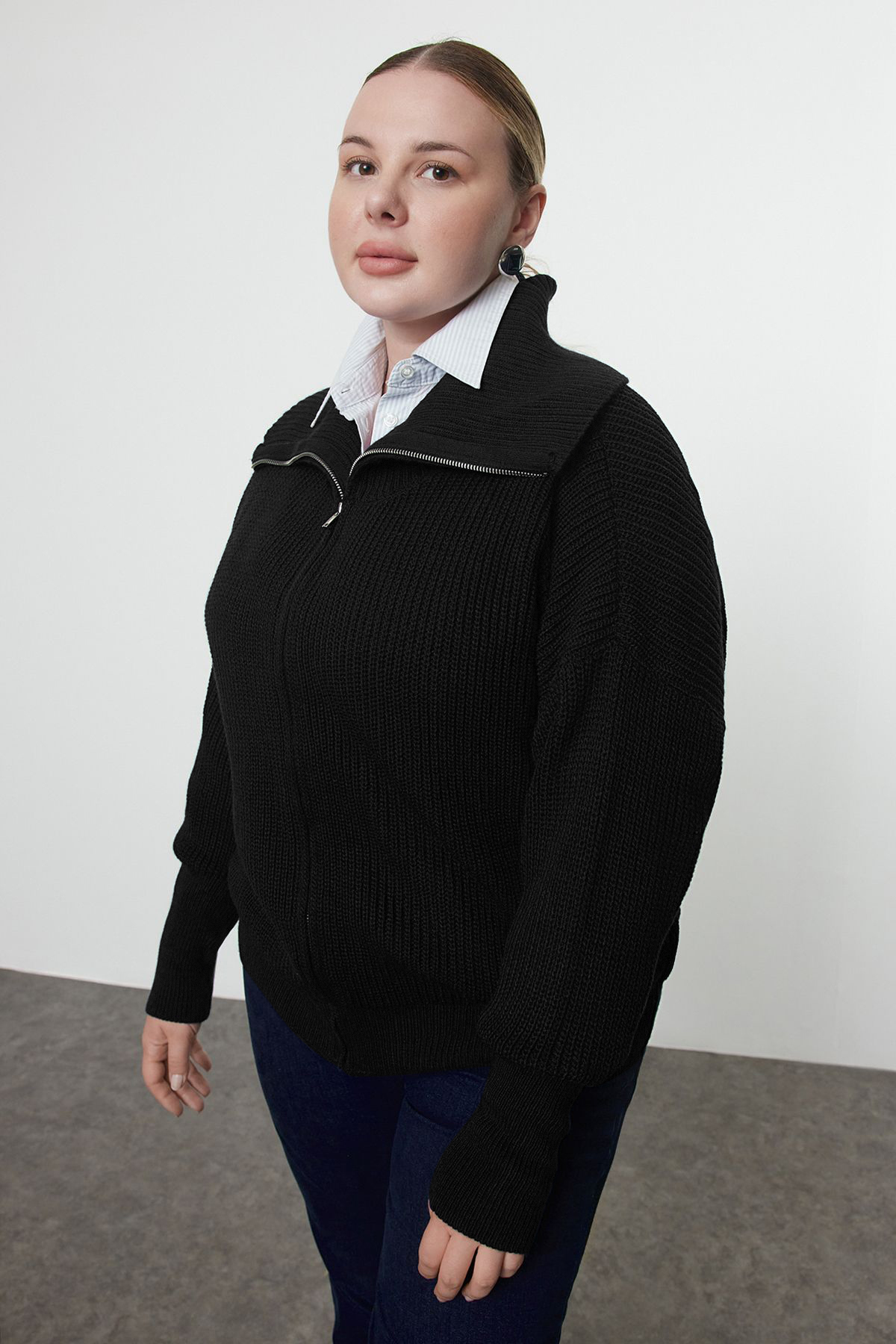 Trendyolmilla  Siyah Devrik Yaka Fermuarlı Triko Hırka TBBAW25AV00009 - Görsel 7