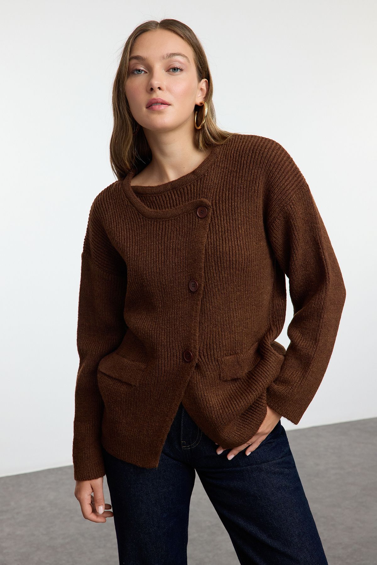 Trendyol Collection Dwurzędowy Miękki Dzianinowy Kardigan - Brązowy Kobieta - S