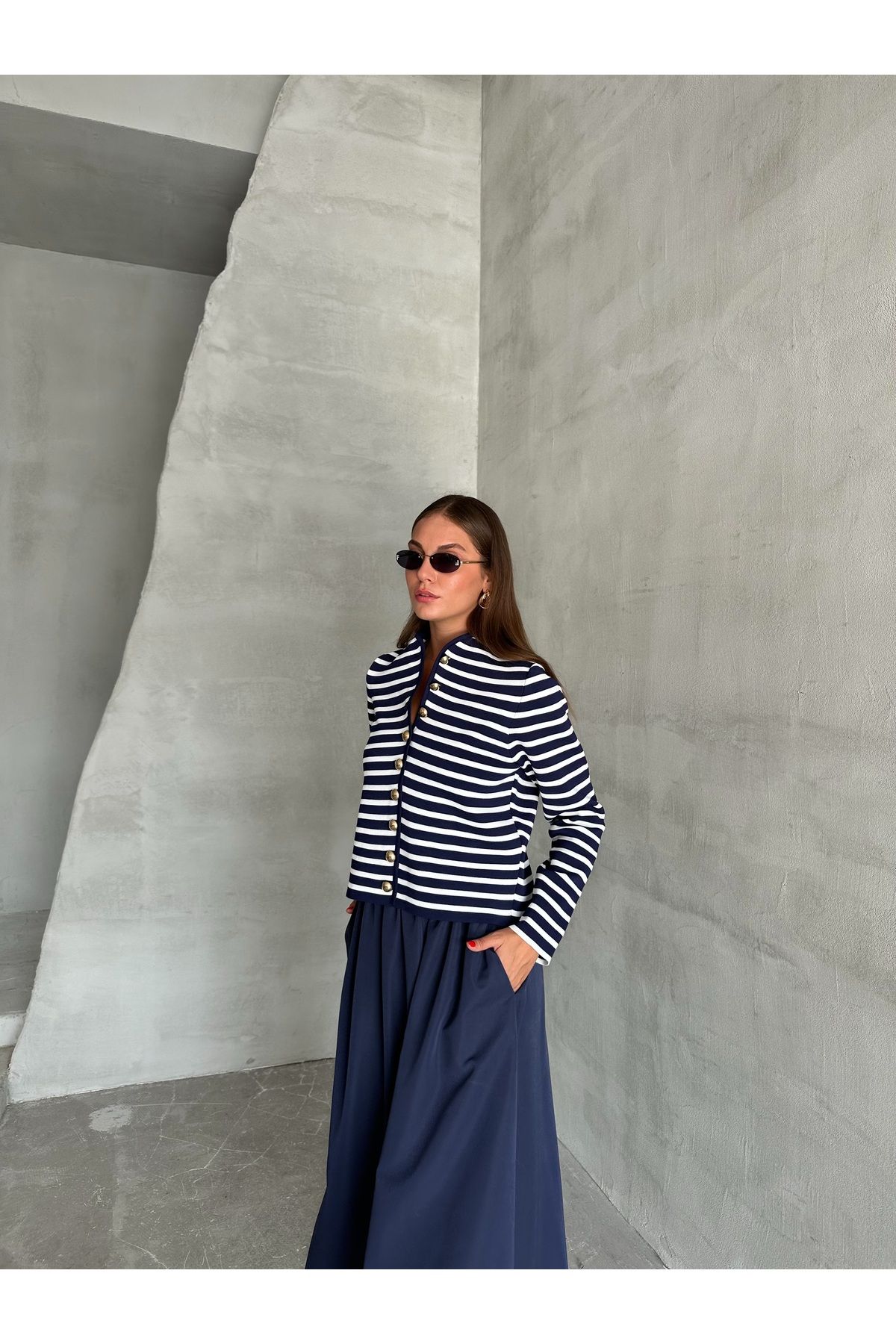 Laluvia-Cardigan cu nasturi aurii, albastru bleumarin-ecru, fără guler, cu model-4366 4