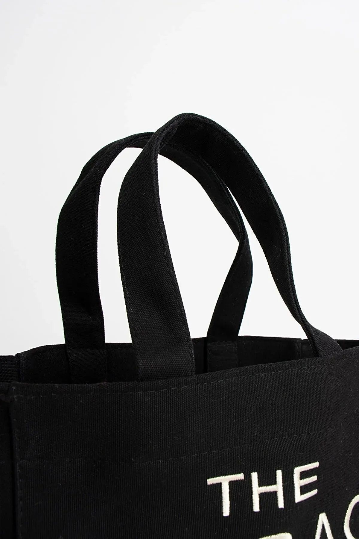 https://cdn.dsmcdn.com/ty1537/product/media/images/prod/QC/20240911/15/51b2a248-a90c-39a0-86f4-f79b739bbcc6/1_org_zoom.jpg