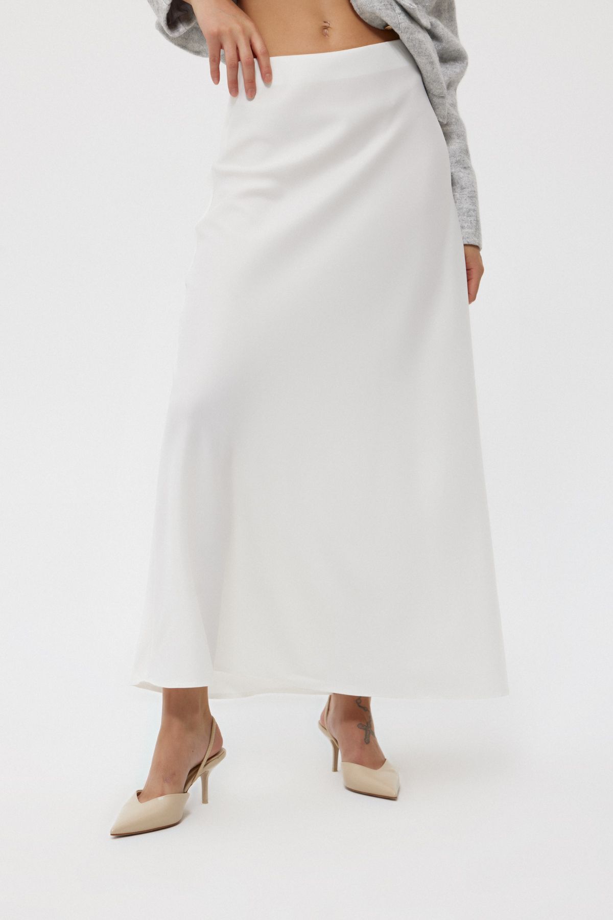 Seda Yalçın Atelier-Elastic Waist White Bell Satin Skirt 2