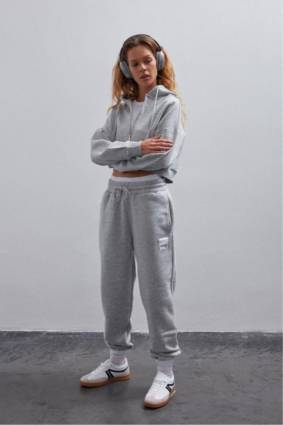 https://cdn.dsmcdn.com/ty1537/product/media/images/ty1536/prod/QC/20240911/16/4cf0e49a-5daa-36a4-84ba-bf91e63d7c5b/1_org_zoom.jpg