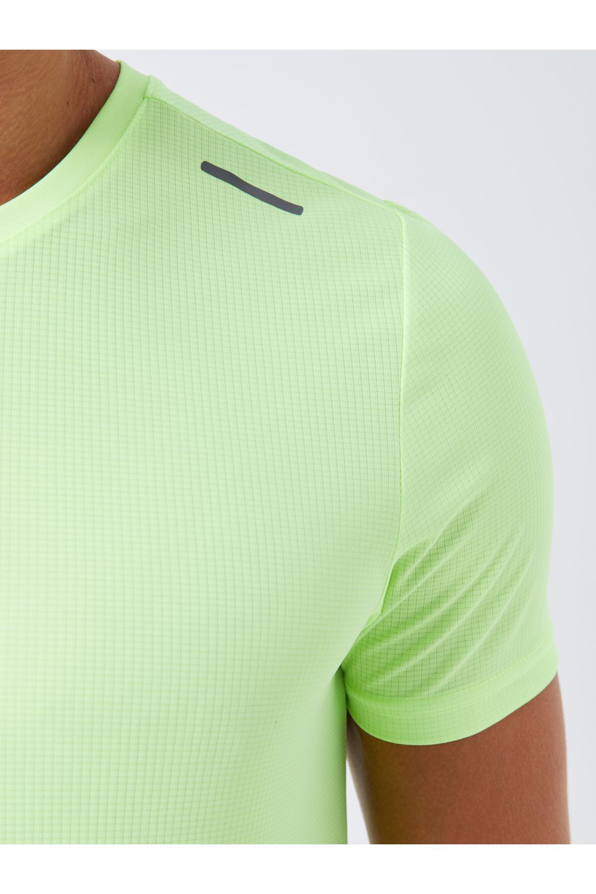 تیشرت مردانه سبز ال سی وایکیکی | W35342Z8 اورجینال - تصویر 2