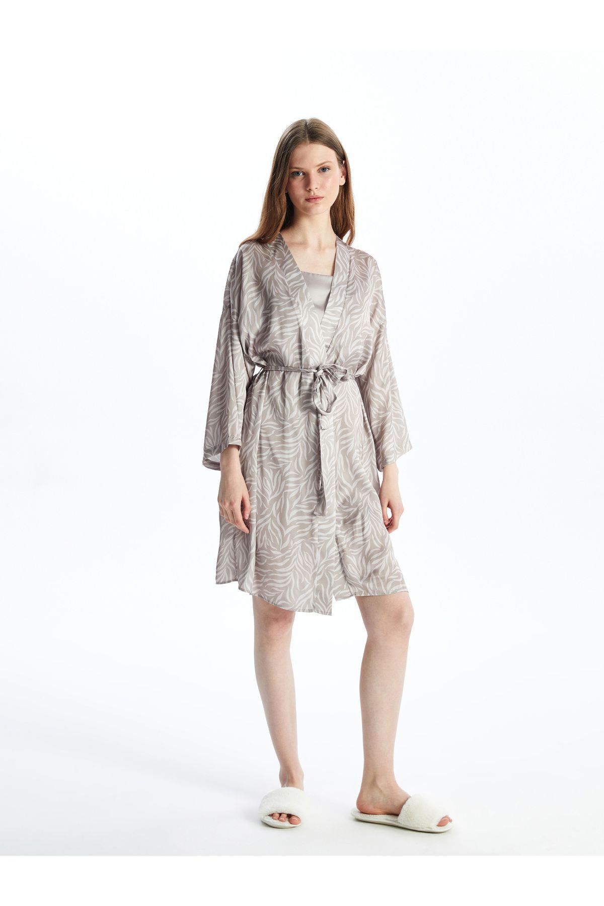 LC Waikiki-Satin-gemusterter Schalkragen-Damen-Morgenmantel 3