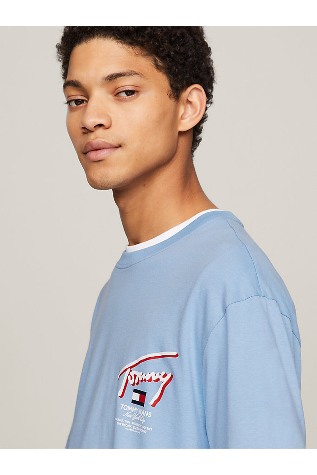 Tommy Hilfiger  Tommy Jeans Erkek Regular Fit 3d Street Sıgntr T-shırt - Görsel 3