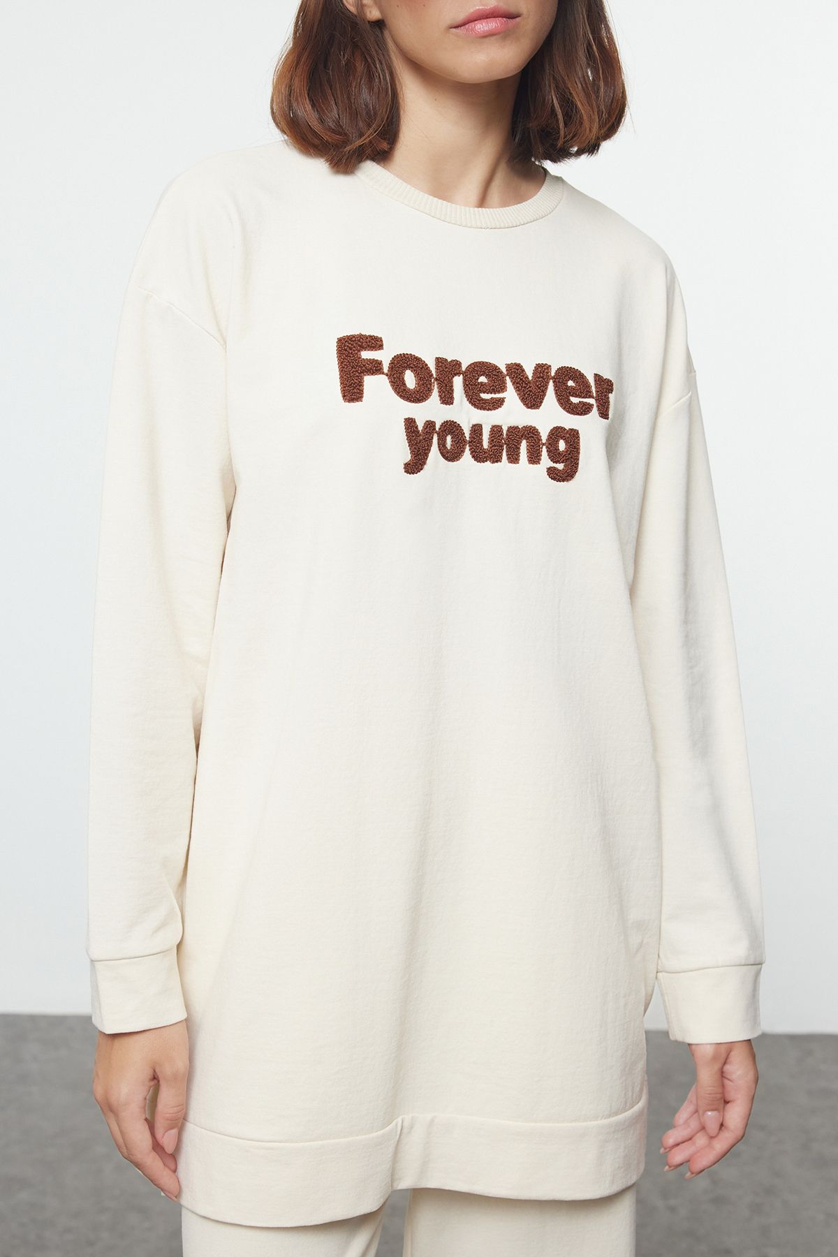 Trendyol Modest-Soft Furry Beige Knitted Tracksuit Set - Slogan Printed Tctaw23En00063 3