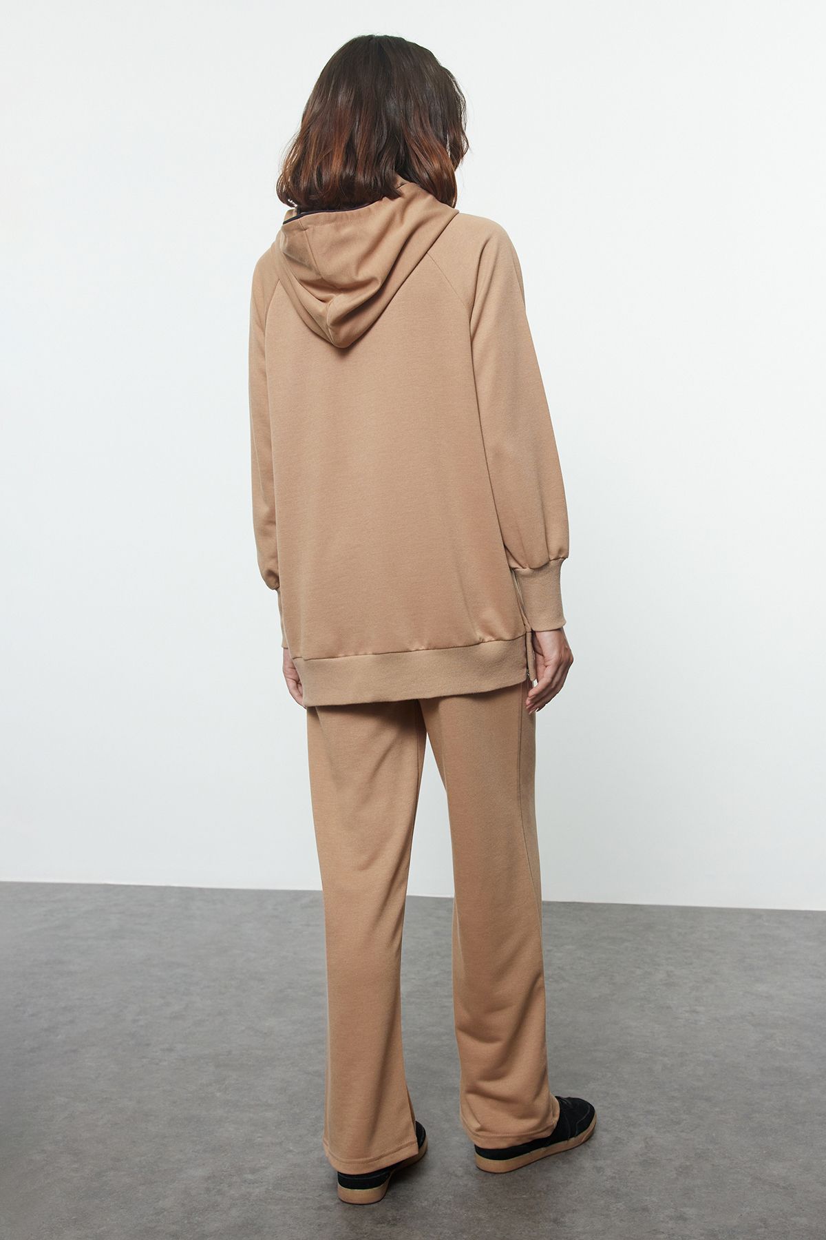Trendyol Modest-Μπεζ αθλητική φόρμα με κουκούλα - Λεπτομέρεια με φερμουάρ TCTAW25EN00001 6