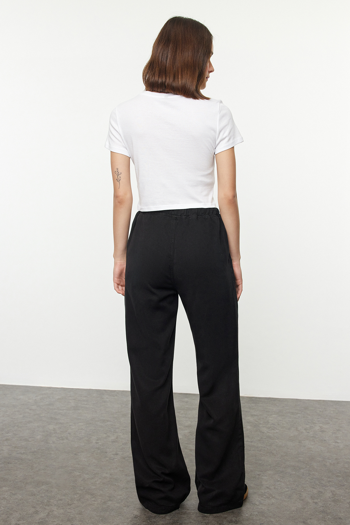 Trendyolmilla  More Sustainable Siyah %100 Tencel™ Beli Lastikli Yüksek Bel Jeans TWOSS24JE00203 - Görsel 7