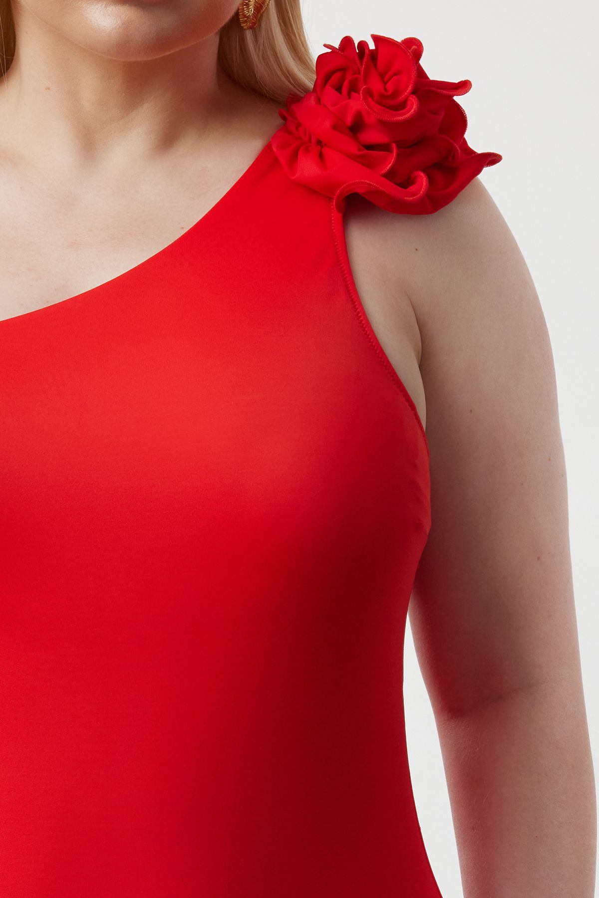 Trendyol Curve-Roter One-Shoulder-Badeanzug mit Blumenmuster - TBBSS24AM00025 5