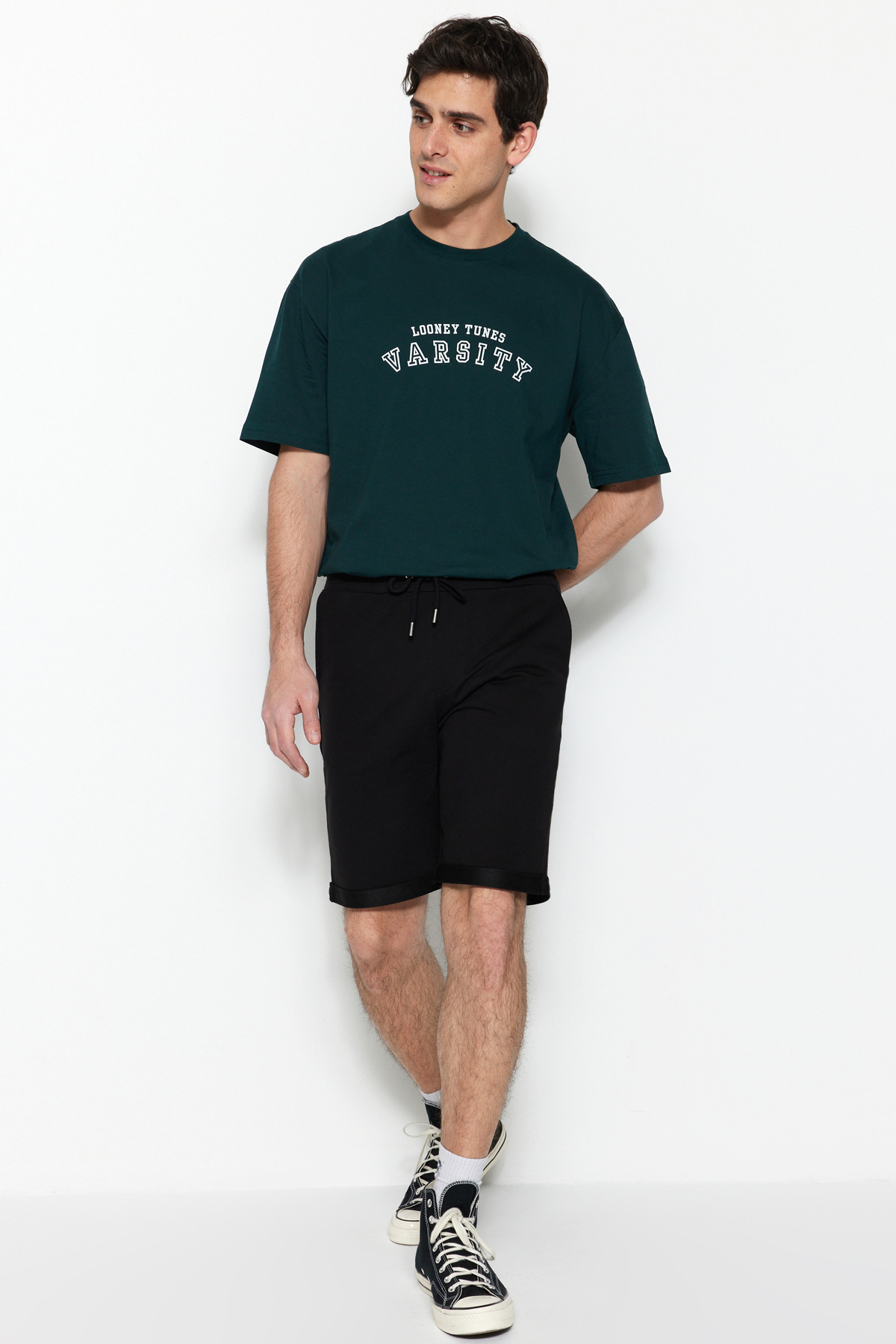 Trendyolmilla  Siyah Regular/Normal Kesim Orta Boy Lastik Belli Bağcıklı Duble Paça Şort TMNSS21SR0046 - Görsel 9