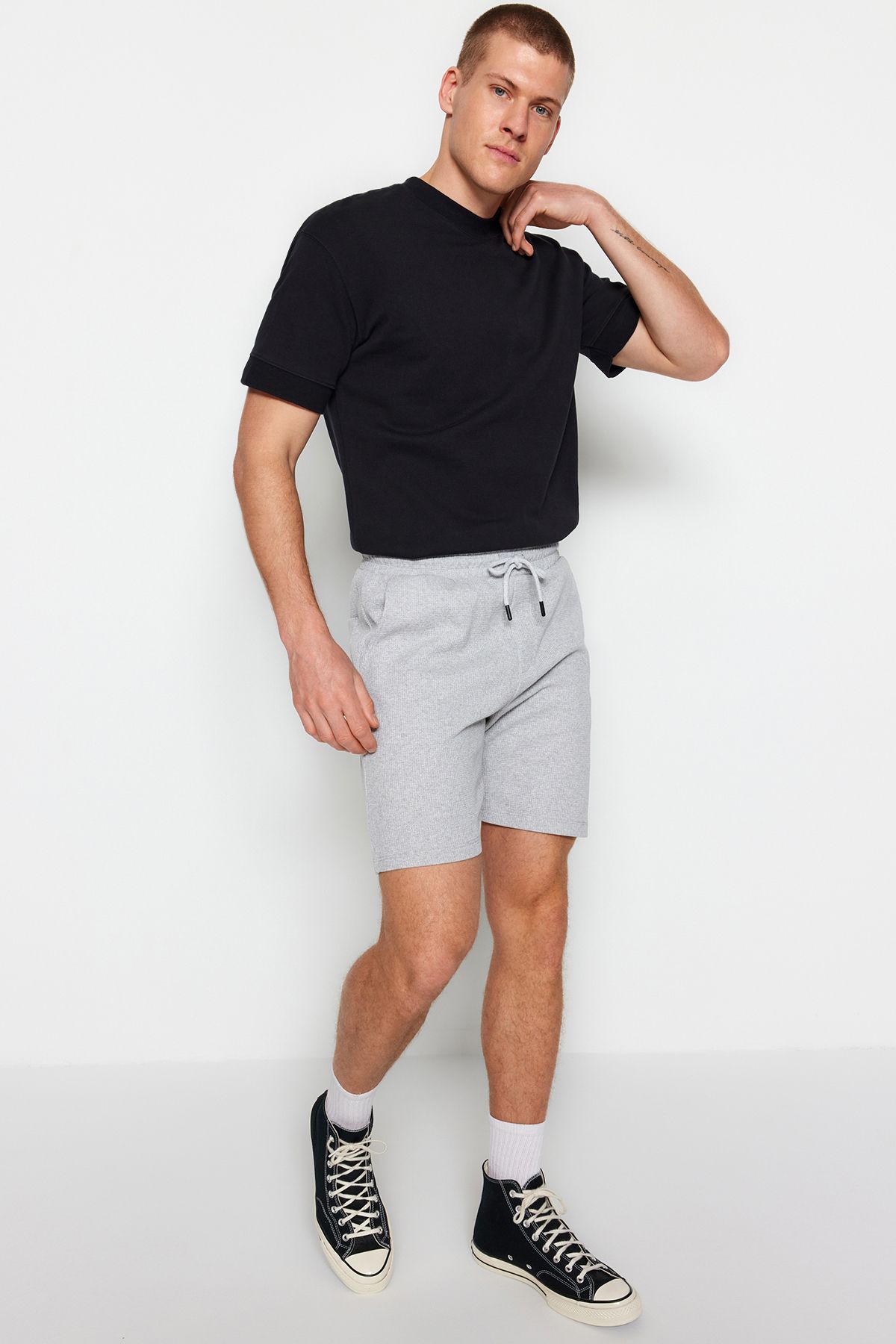 Trendyol Collection-2 jednotkové černo-šedé šortky a bermudy TMNSS23SR00076 9