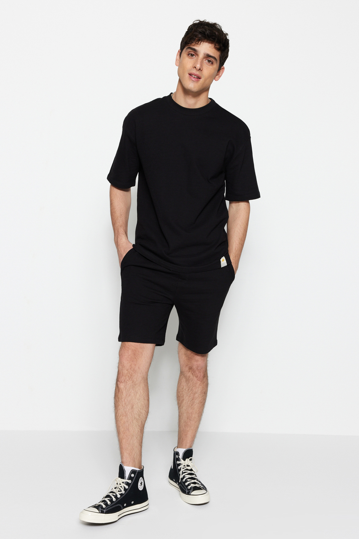 Trendyolmilla Man Siyah Regular %100 Pamuklu Dokulu Şort TMNSS23SR00035