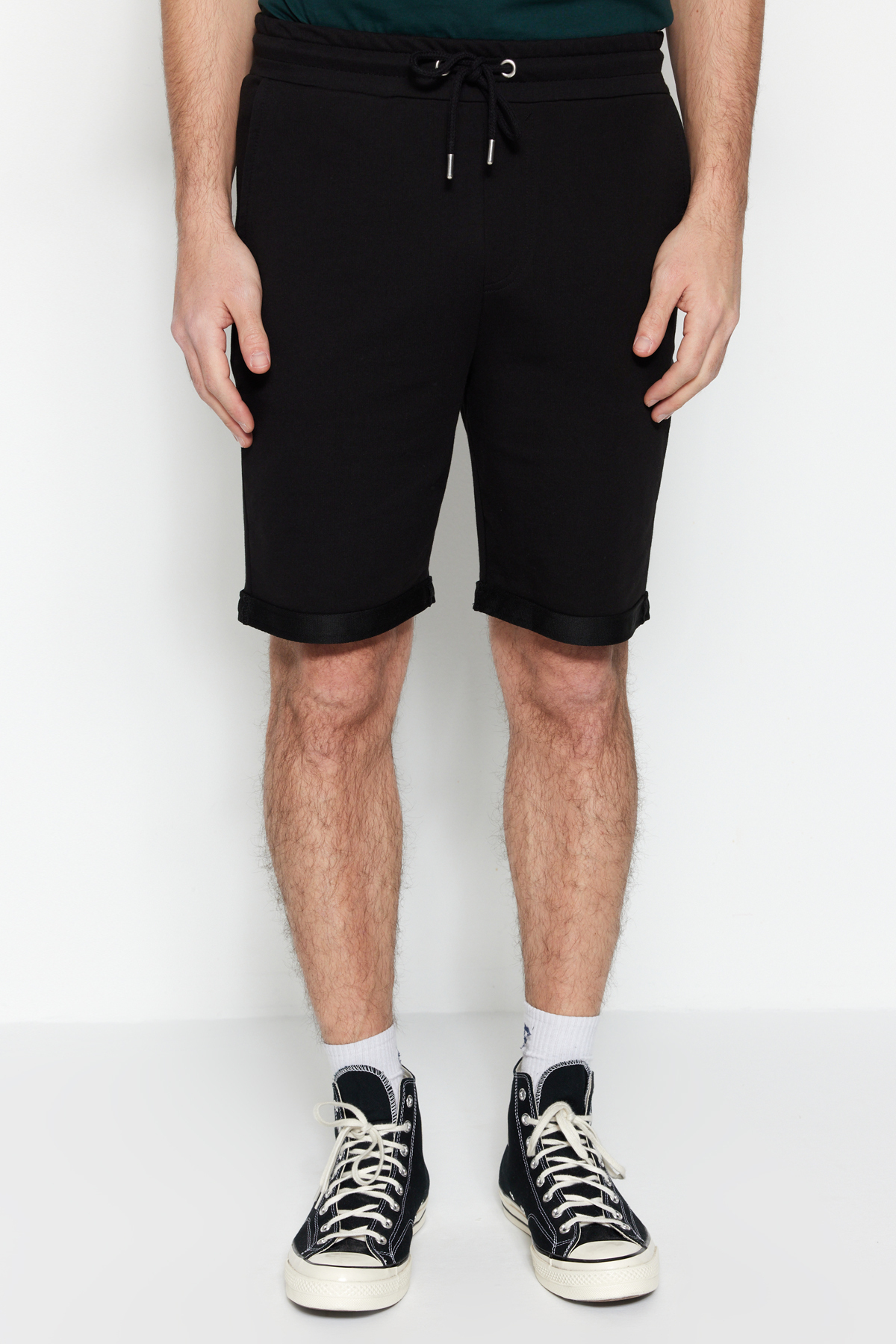 Trendyolmilla  Siyah Regular/Normal Kesim Orta Boy Lastik Belli Bağcıklı Duble Paça Şort TMNSS21SR0046 - Görsel 10