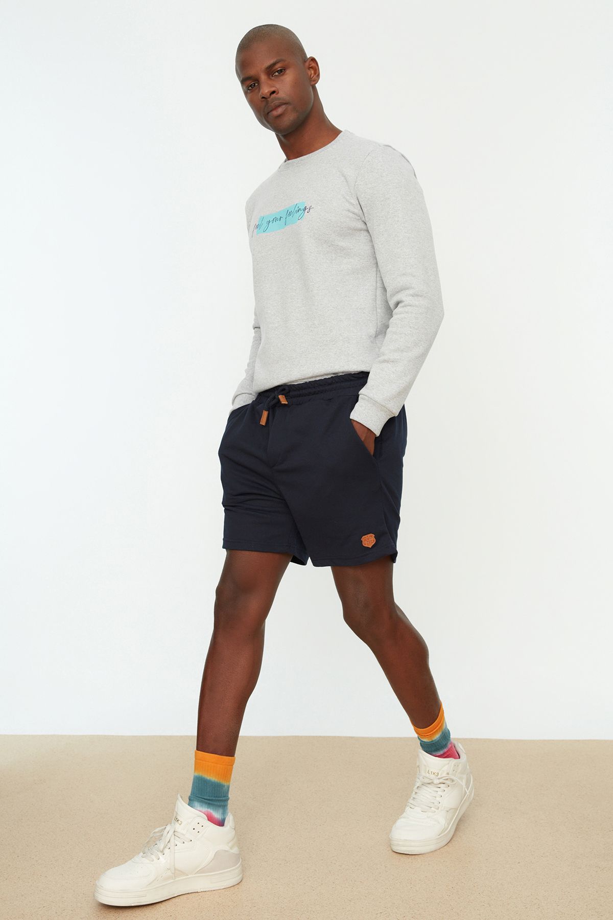 Trendyol Collection-Marineblaue kurze PU-Shorts – normale Passform, Gummibund, Schnürung TMNSS22SR0403 15