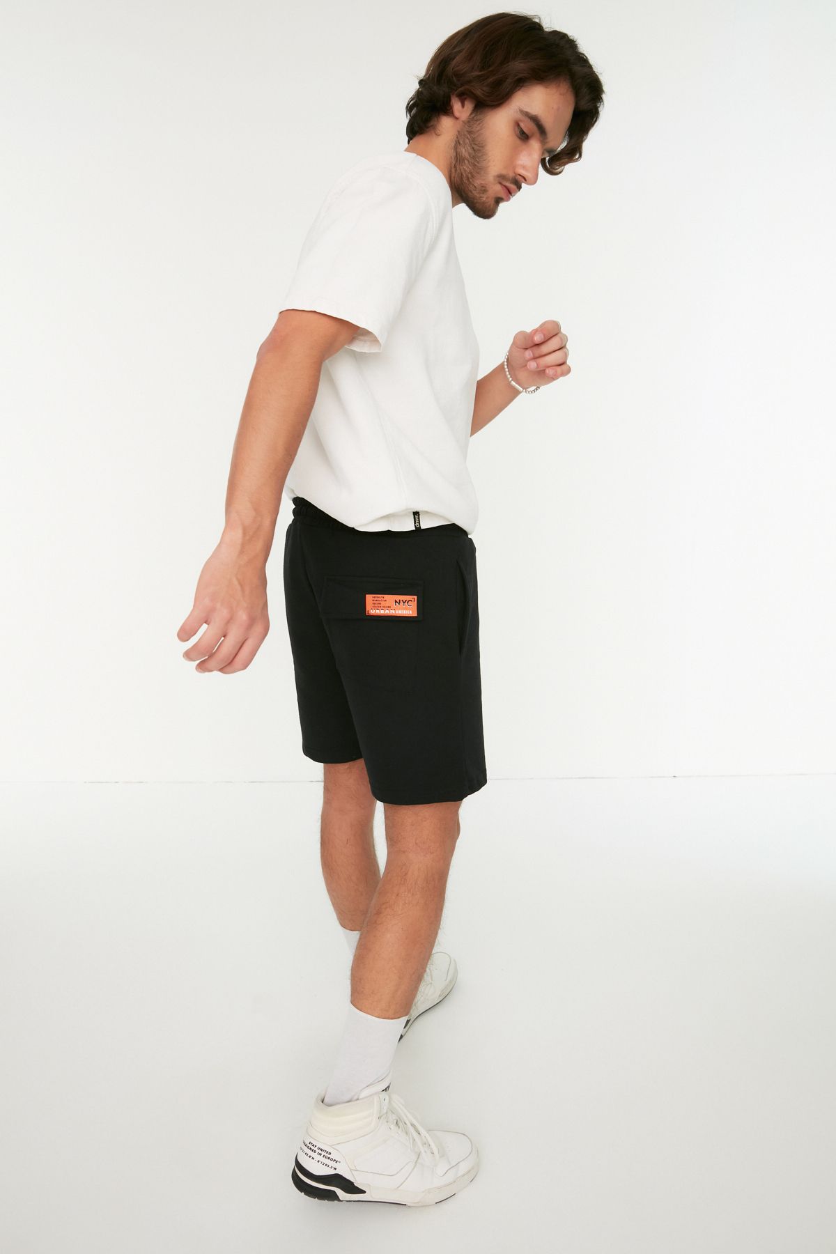 Trendyol Collection-Къси панталони със среден размер, черни градски щампи - стандартни TMNSS22SR0406 3