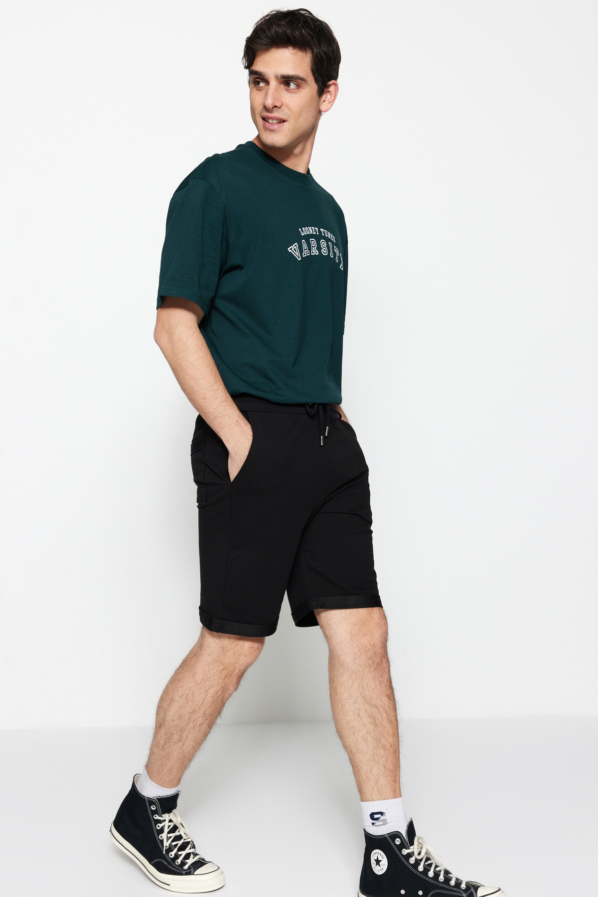 Trendyolmilla  Siyah Regular/Normal Kesim Orta Boy Lastik Belli Bağcıklı Duble Paça Şort TMNSS21SR0046 - Görsel 2