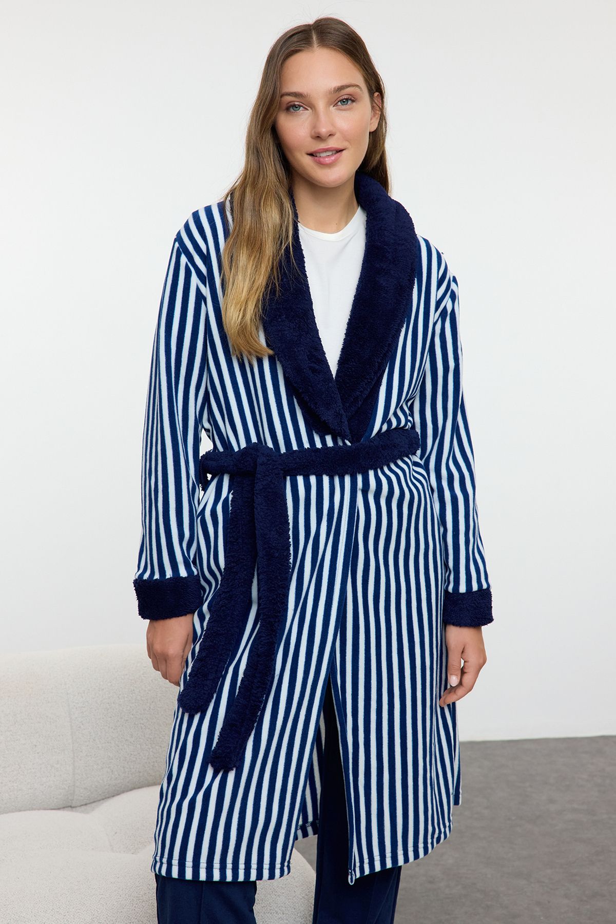 Trendyol Collection Marineblauer Gestreifter Fleece-winter-strickmantel Mit Gürtel für Damen - M