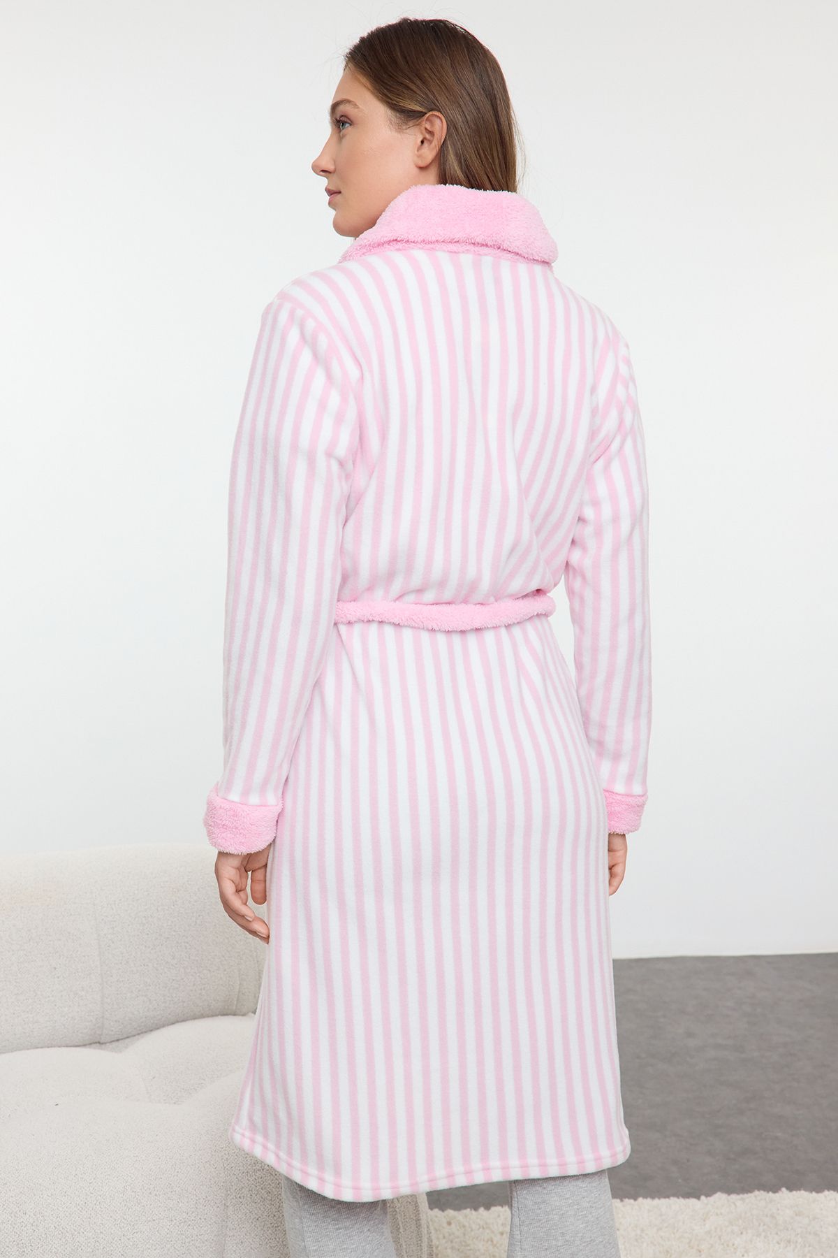 Trendyol Collection-Rochie tricotată de iarnă din lână cu dungi roz THMAW25SB00008 5