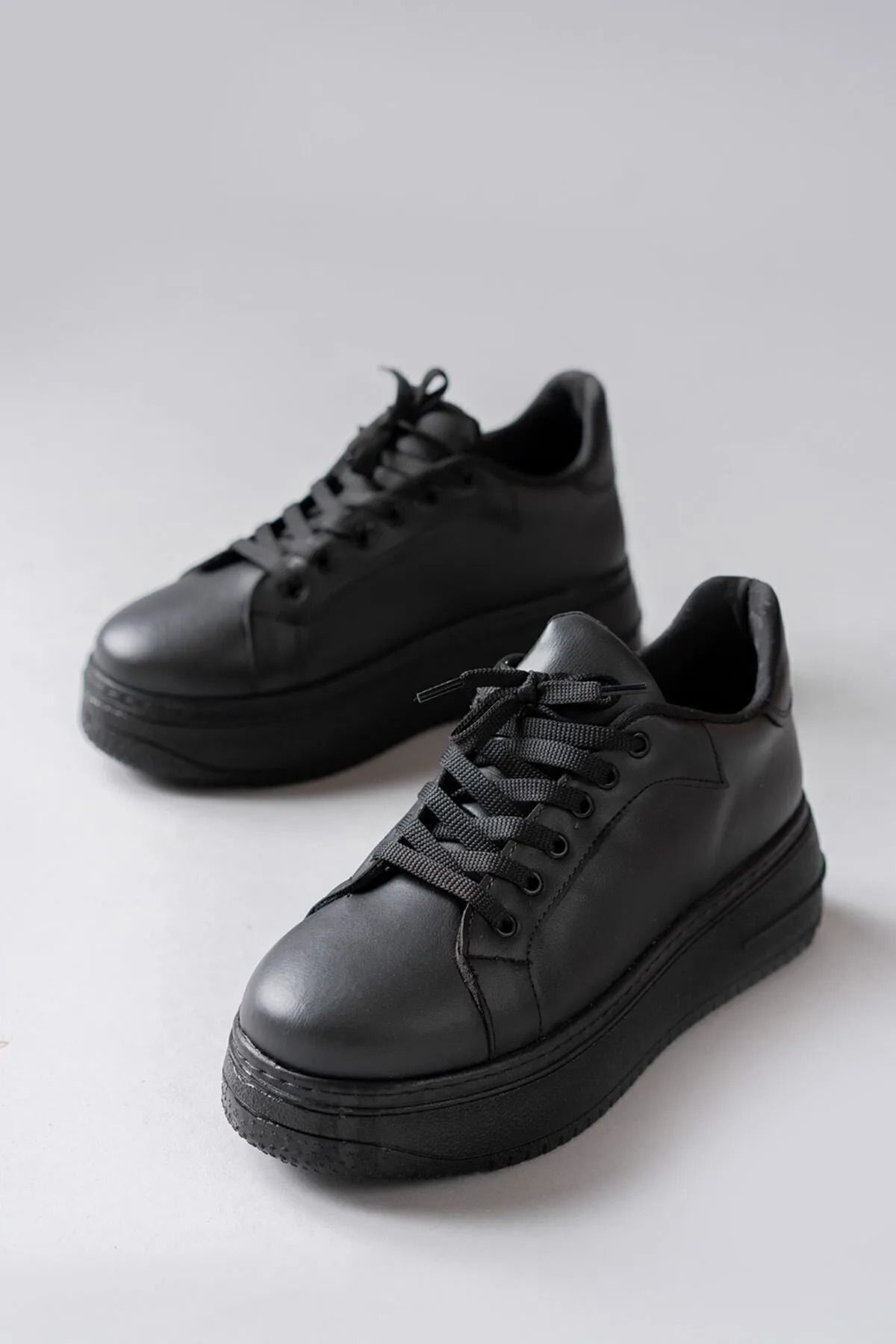 Women's High Sole Sports Shoes with Laces