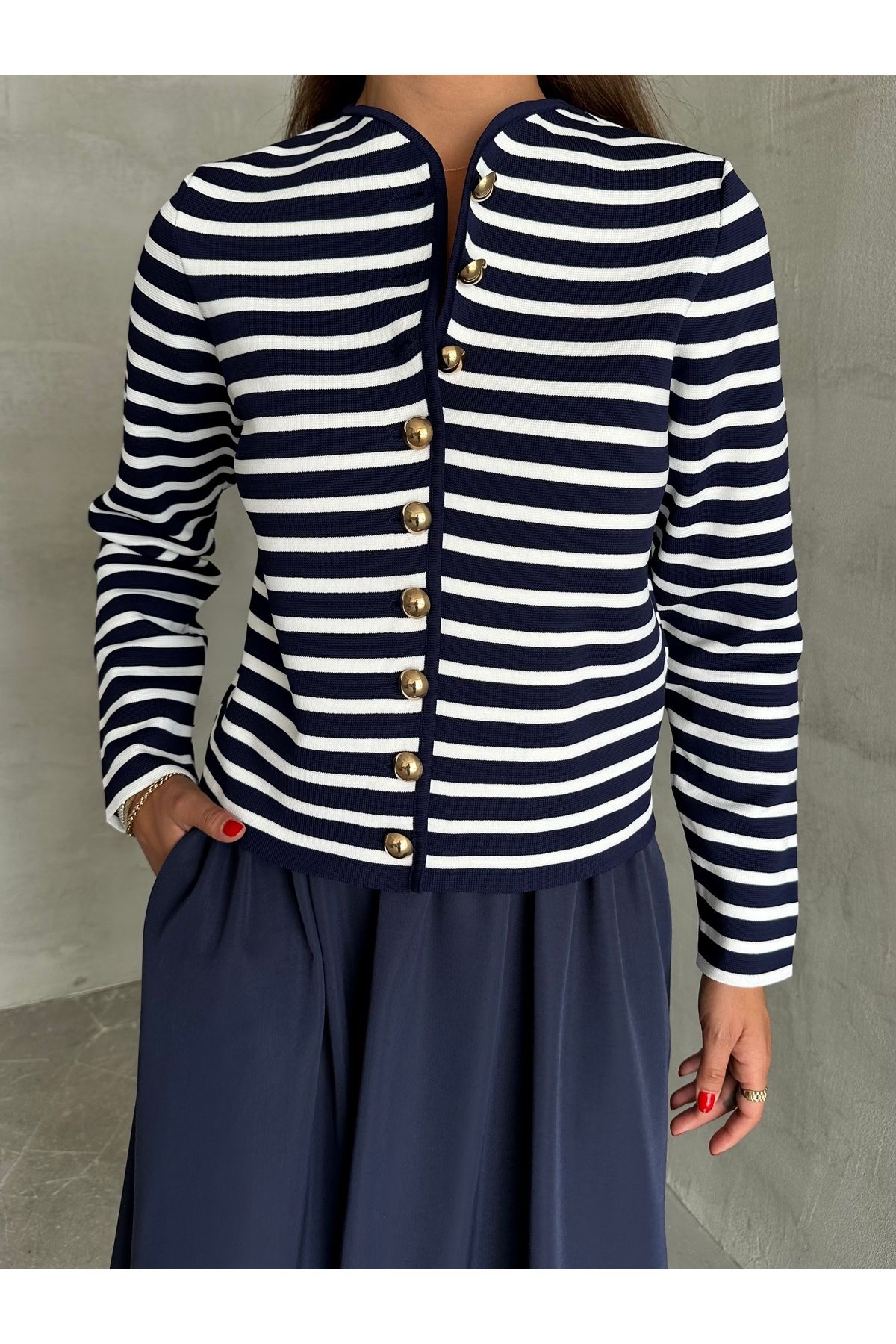 Laluvia-Cardigan cu nasturi aurii, albastru bleumarin-ecru, fără guler, cu model-4366 8