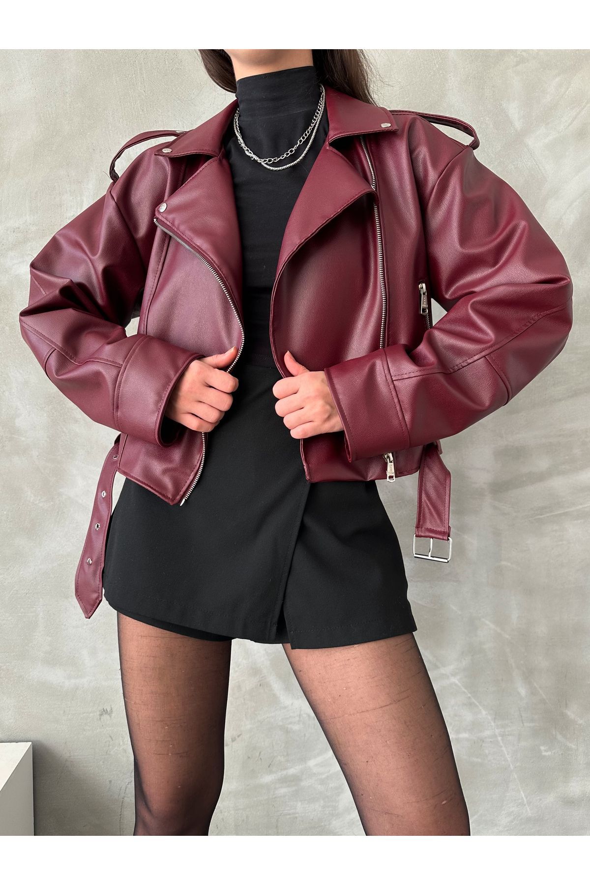 veste en cuir oversize avec ceinture