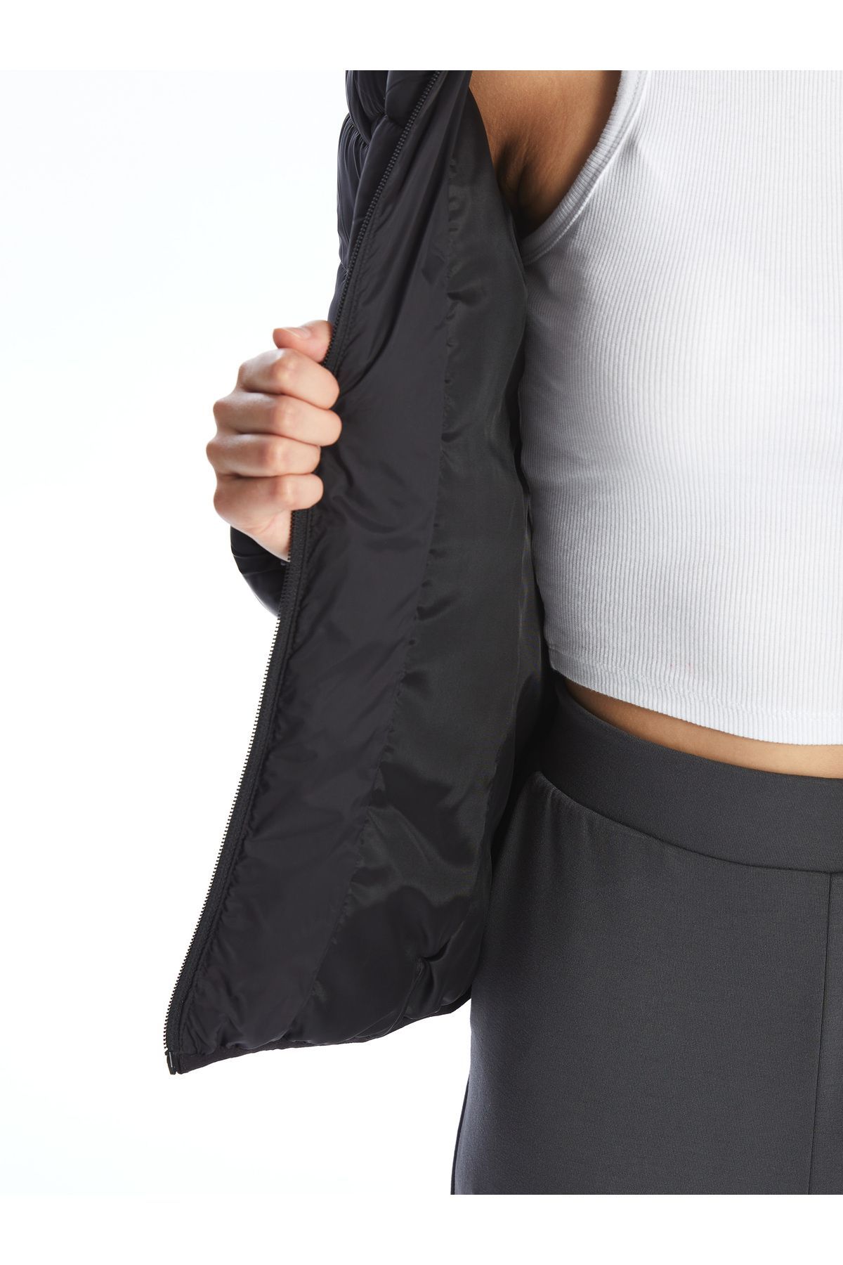 LC Waikiki-Dámský obyčejný puffer kabát s kapucí 4