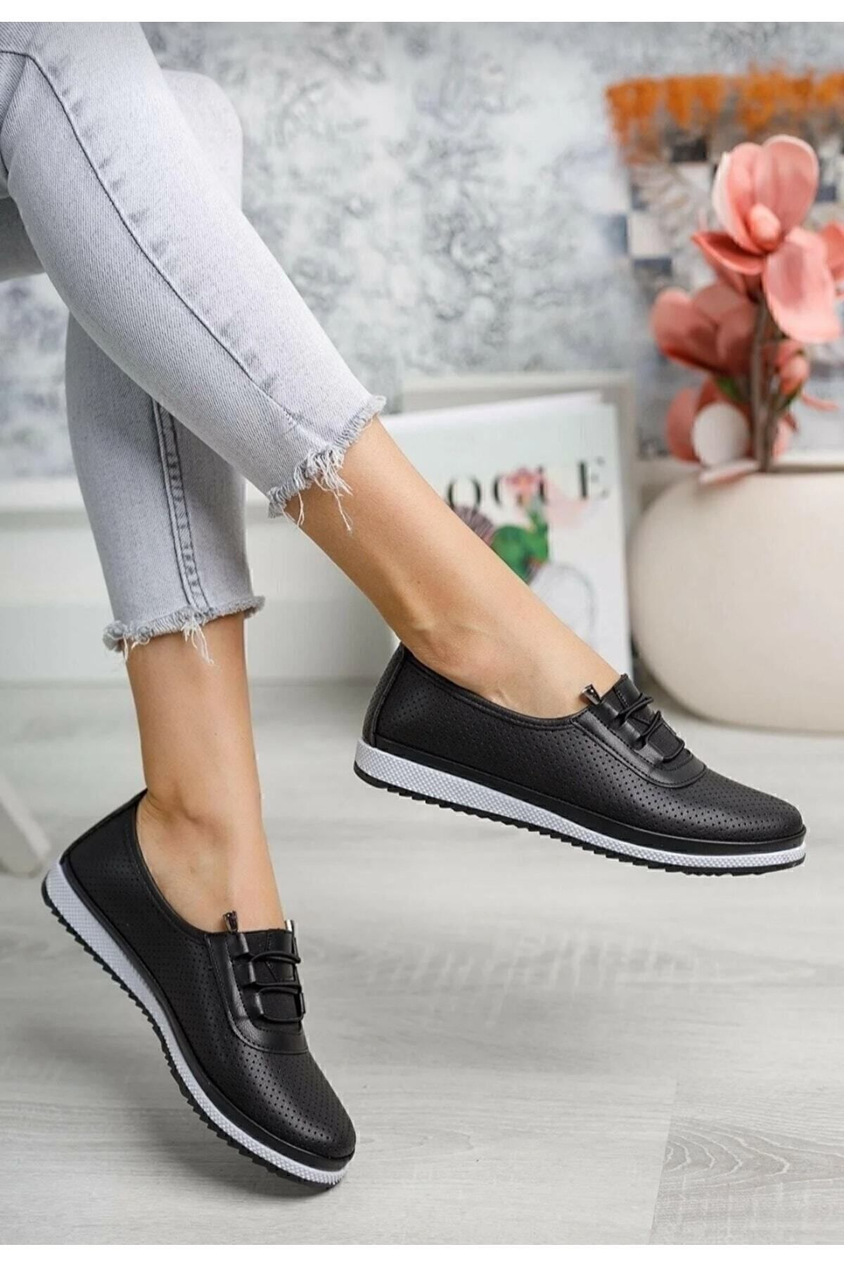 chaussures babette de la mère de la femme perforées
